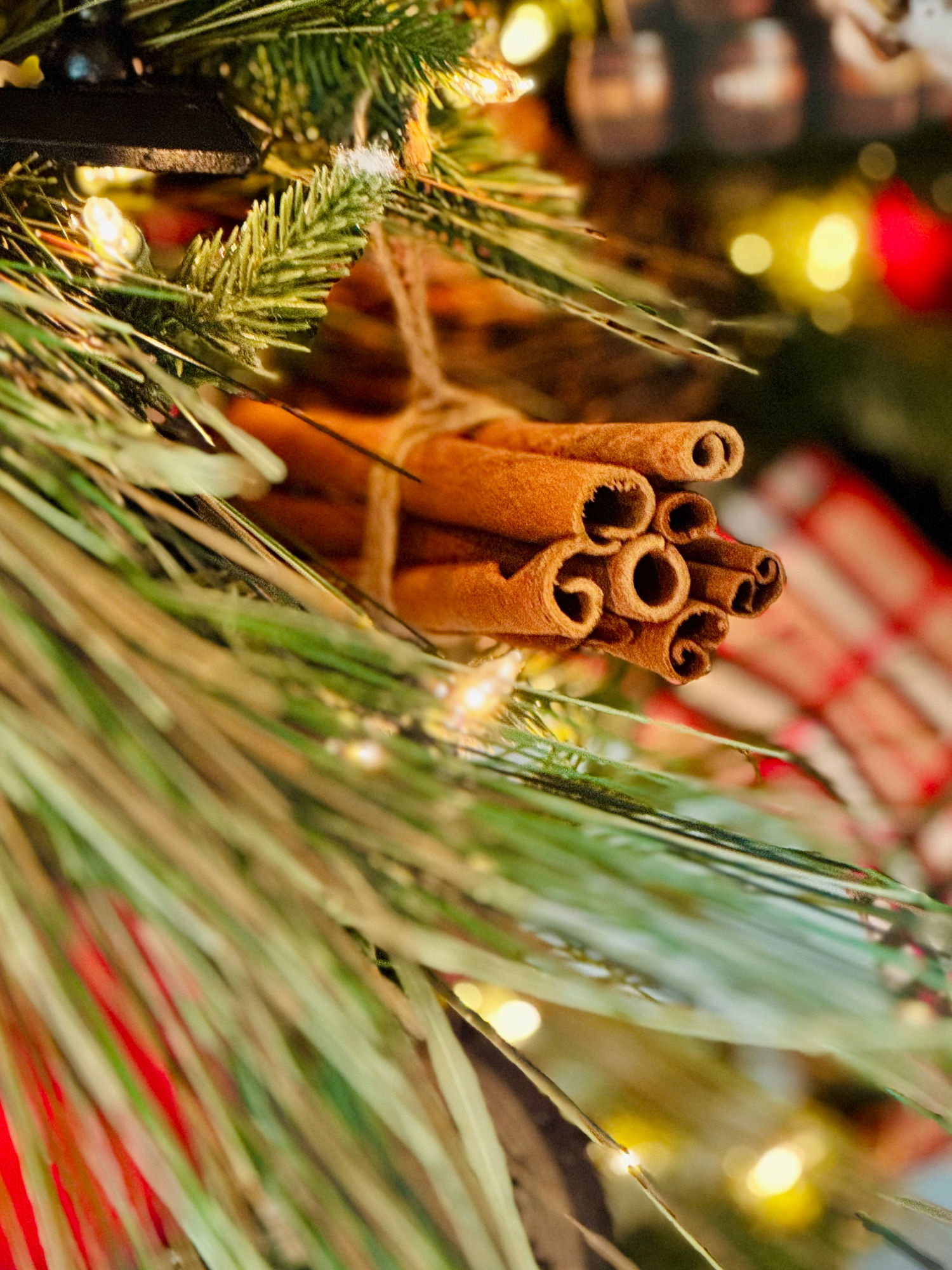1790s Christmas Ornament Cinnamon