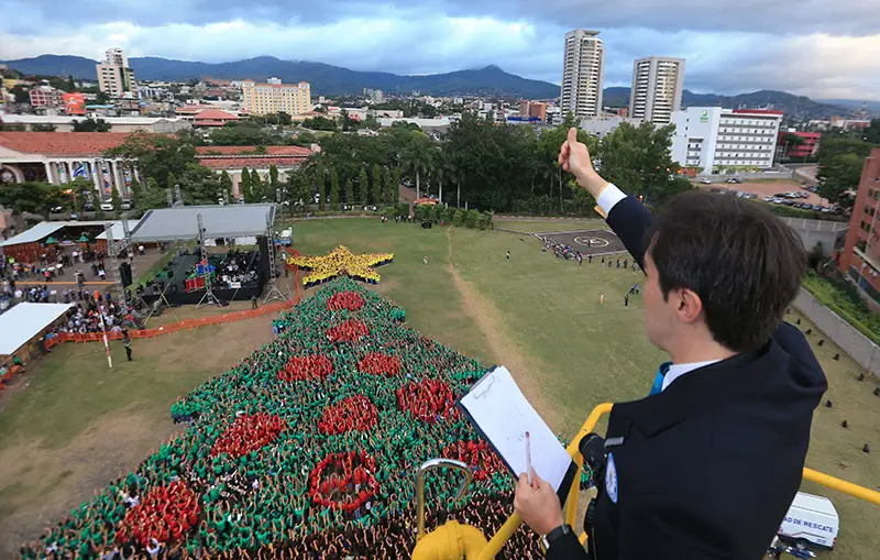 Largest Human Christmas Tree