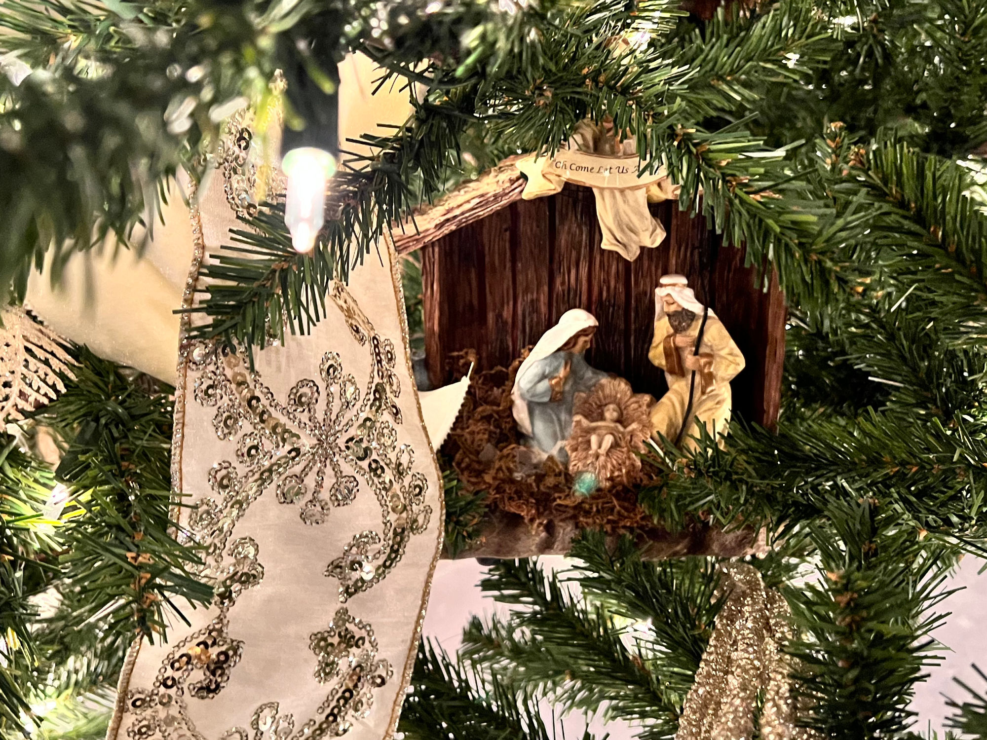 Manger Christmas Ornament