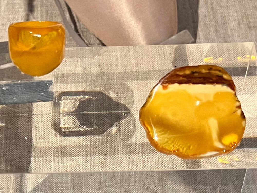 Polished Amber Jewelry Set Brezhnev Polished Amber Jewelry Set