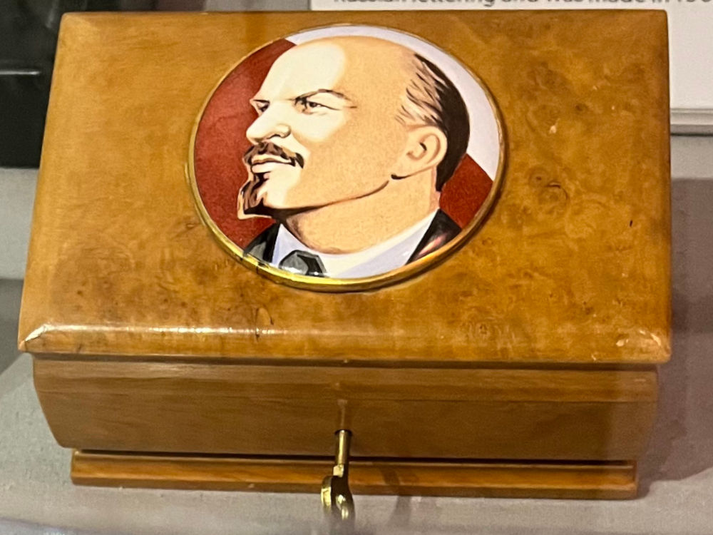 Lenin Box