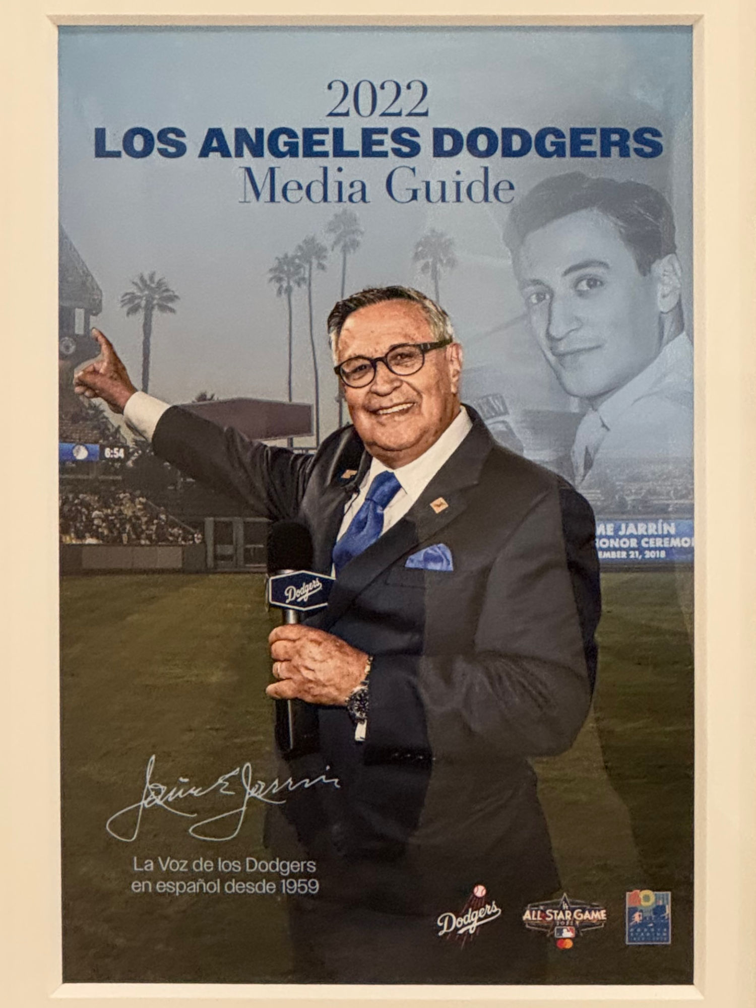 2022 Los Angeles Dodgers Media Guide Cover