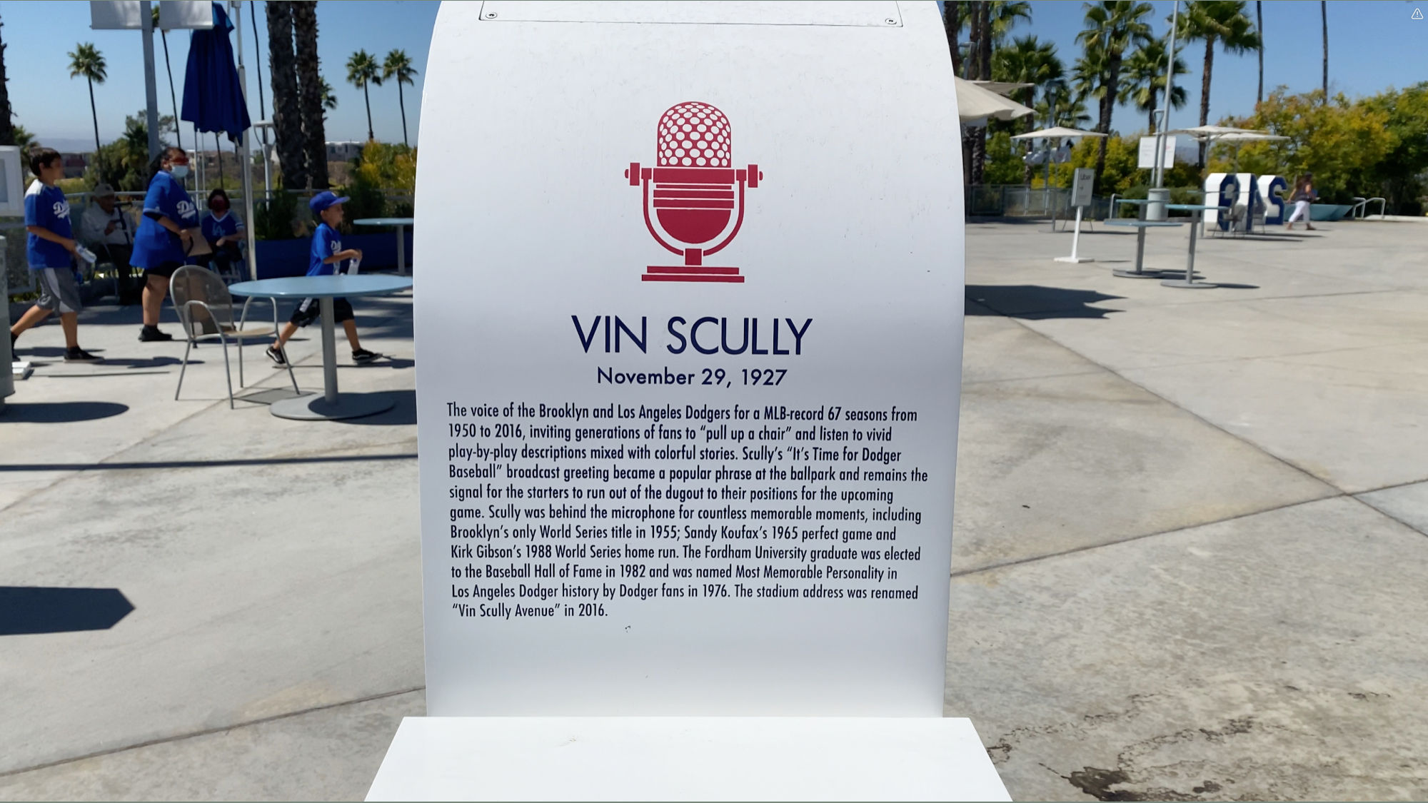 Broadcasting Vin Scully