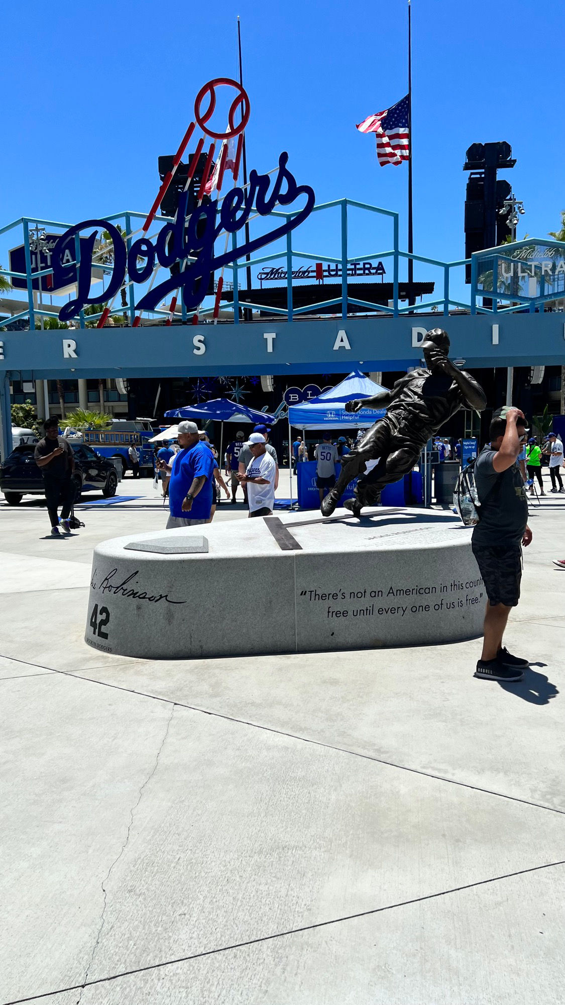 Dodger Stadium Robinson Statue