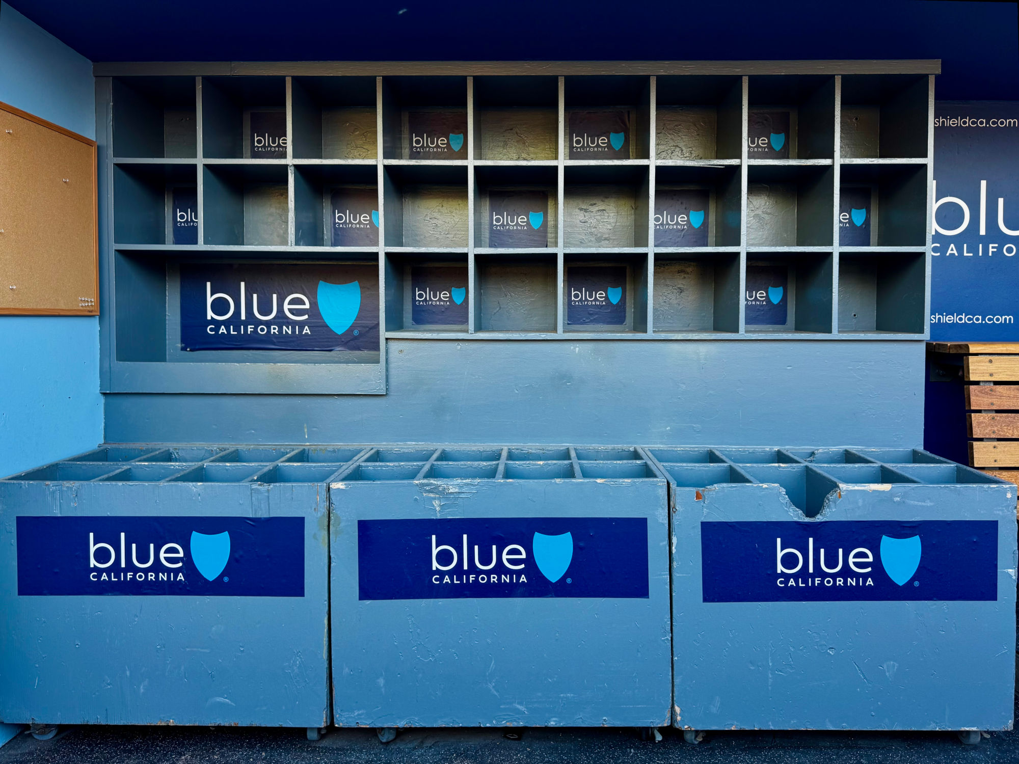 Helmet & Bat Organizer Dodgers Dugout Helmet & Bat Organizer