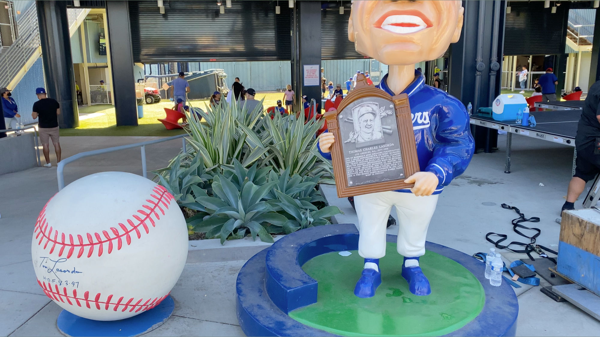 Larger than life Bobbleheads Tommy Lasorda