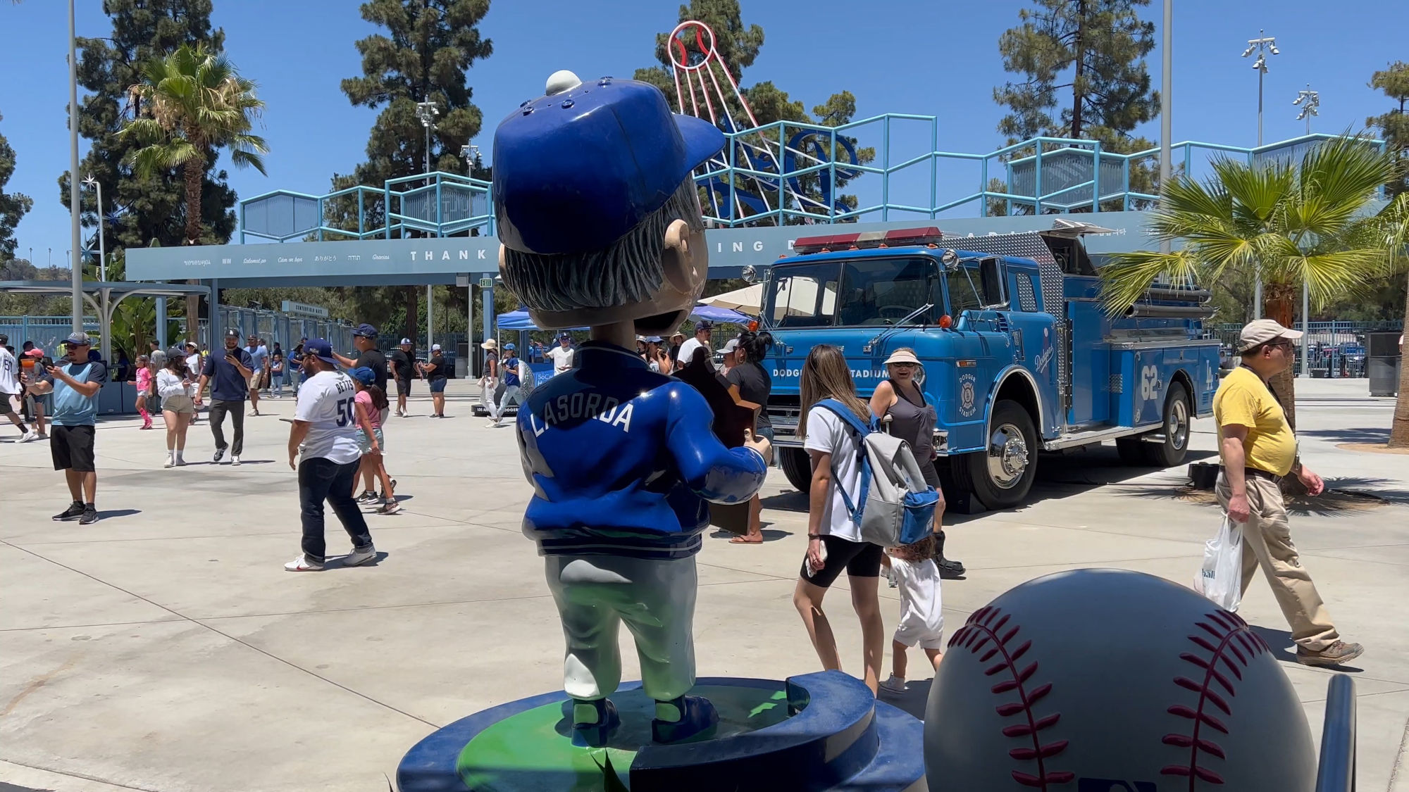 Larger than life Bobblehead Tommy Lasorda