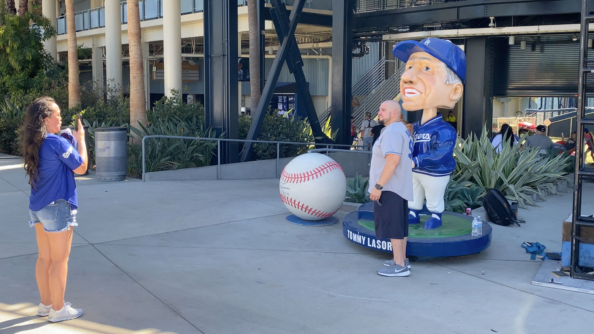 Larger than life Bobbleheads Tommy Lasorda