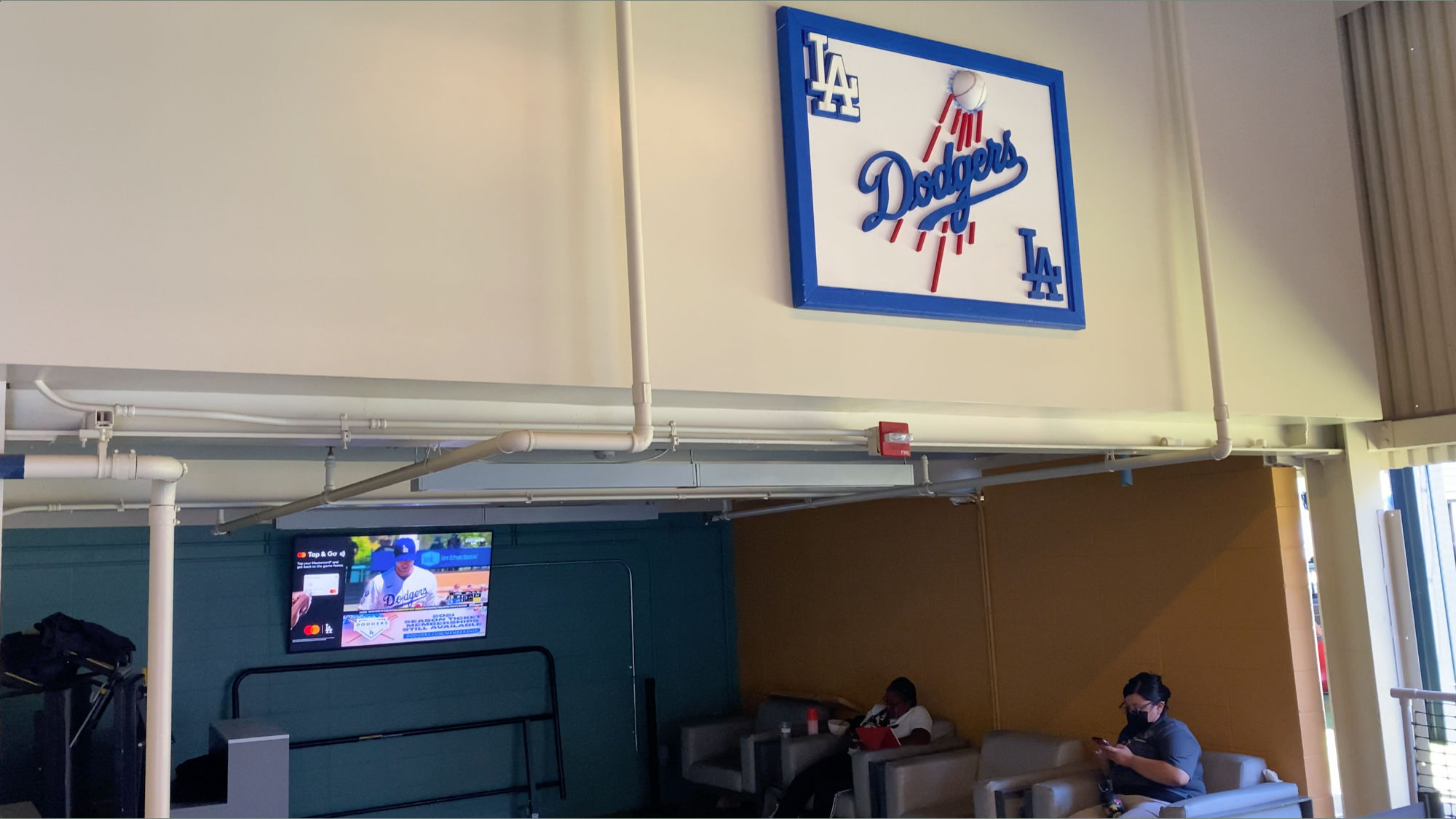 Logos Dodgers and LA