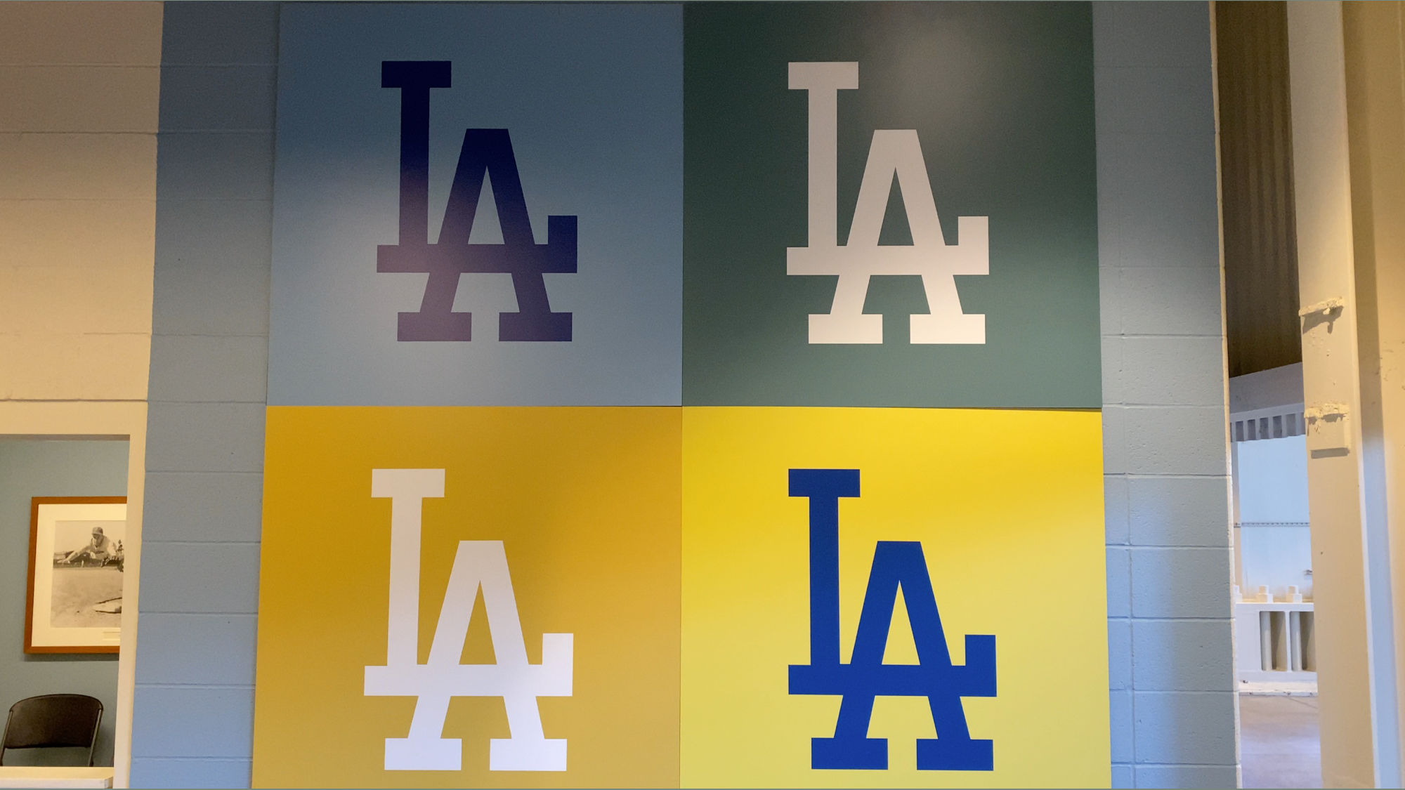 Logos LA LA LA LA