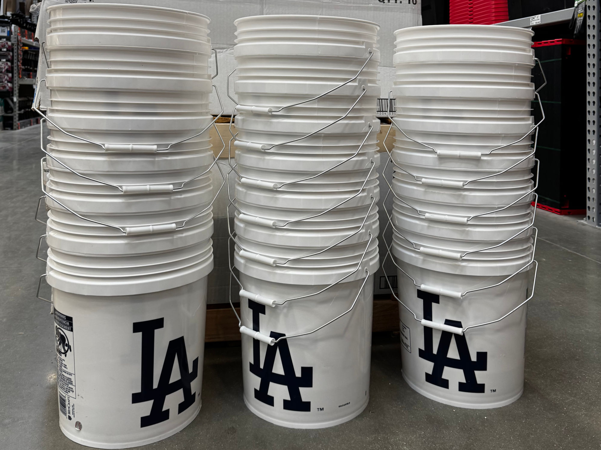 Lowes Dodgers Buckets