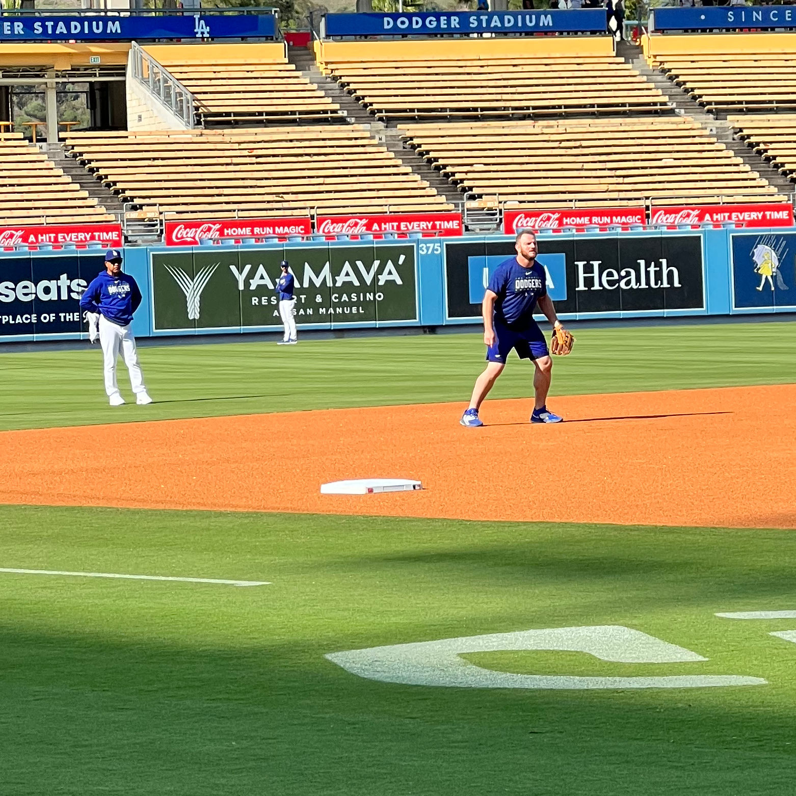 Max Muncy Batting Practice