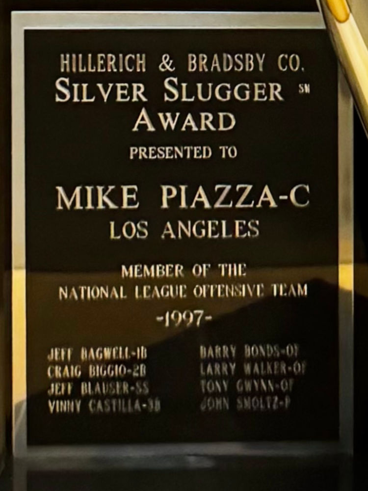 1997 Silver Slugger Award Mike Piazza Mike Piazza 1997 Silver Slugger Award