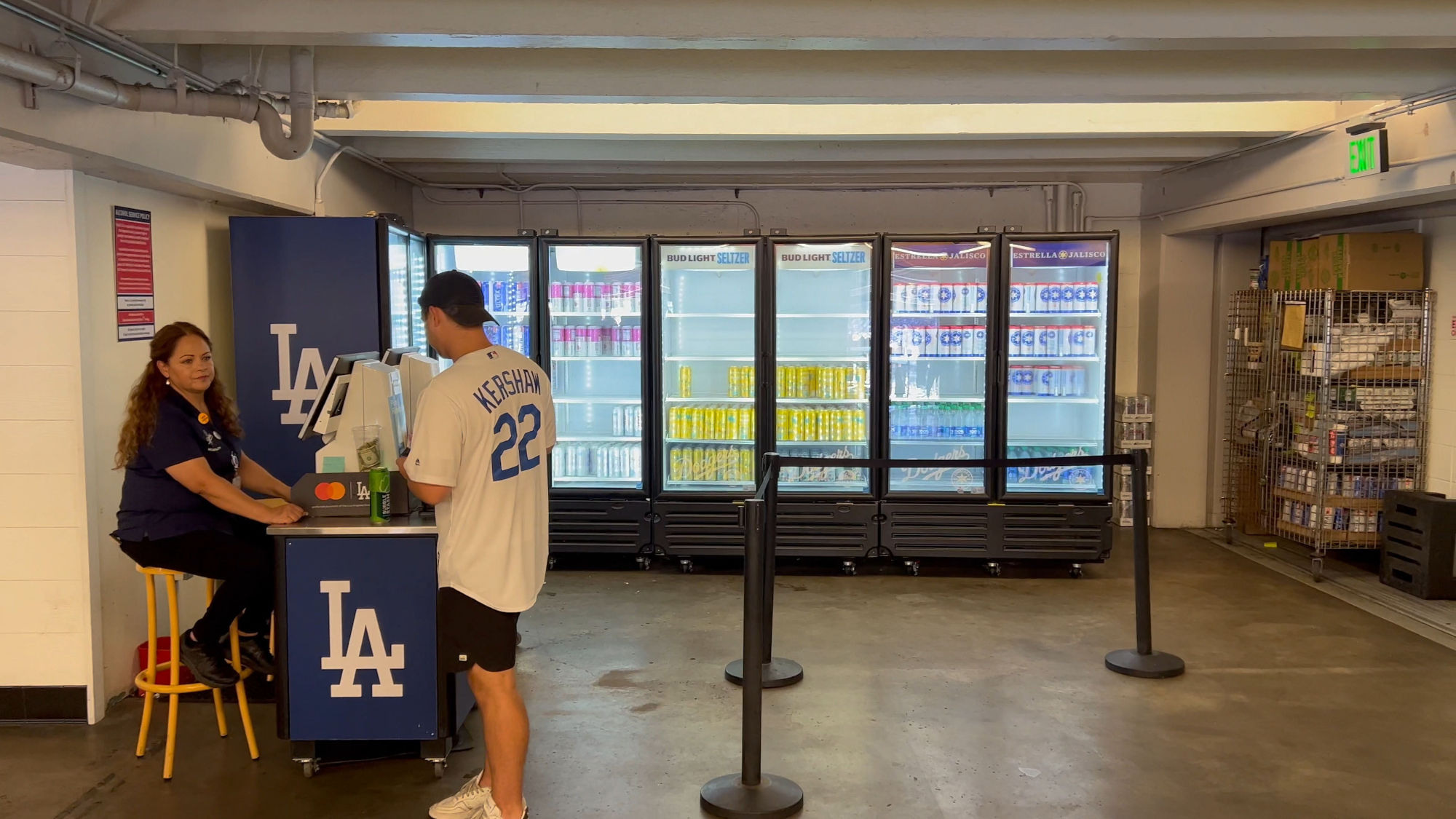 Beverage Station Loge 128 Tap and Go Beverage Station Loge 128
