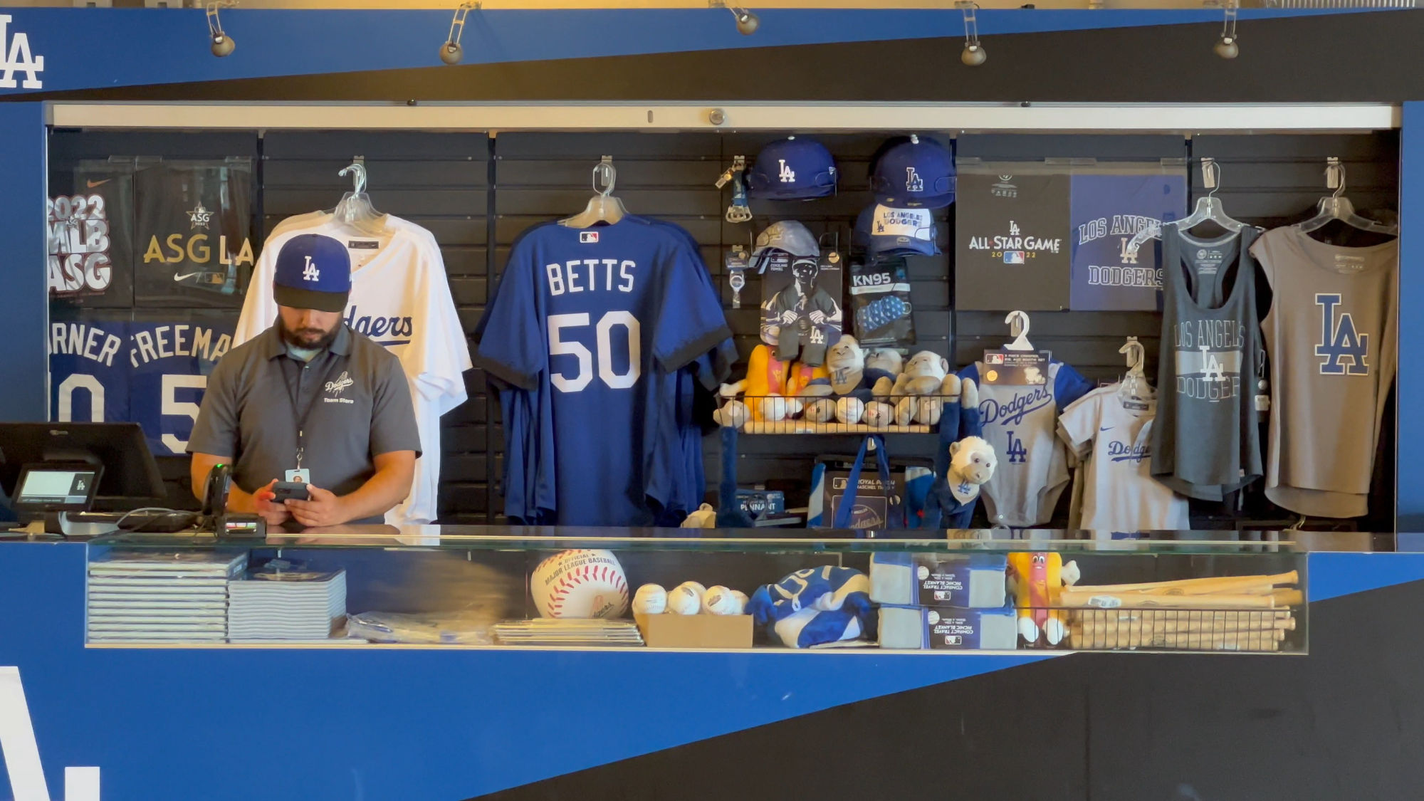 Loge 164 Team Store Kiosk Loge 164