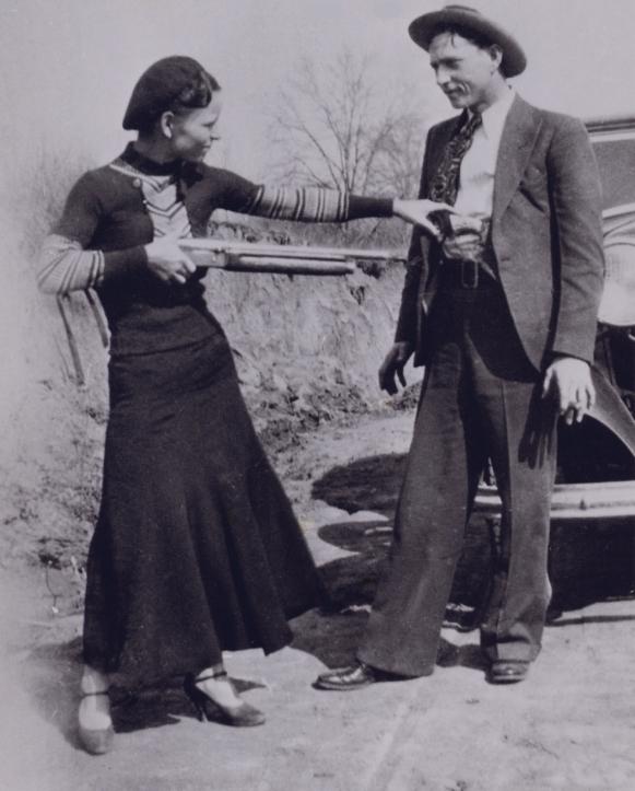 Bonnie and Clyde famous picture posing
