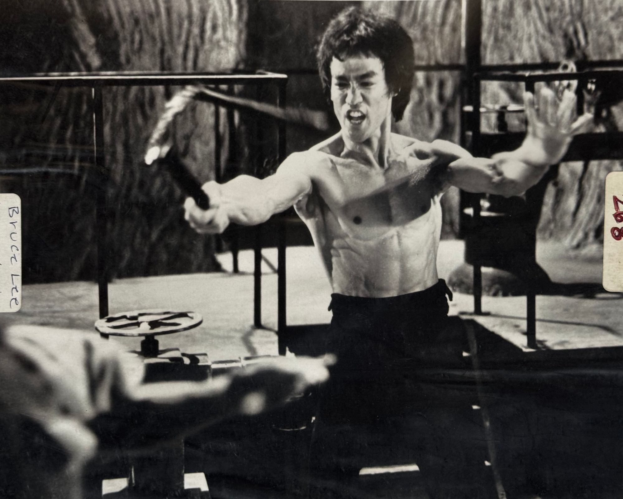 Photo Bruce Lee with nunchucks