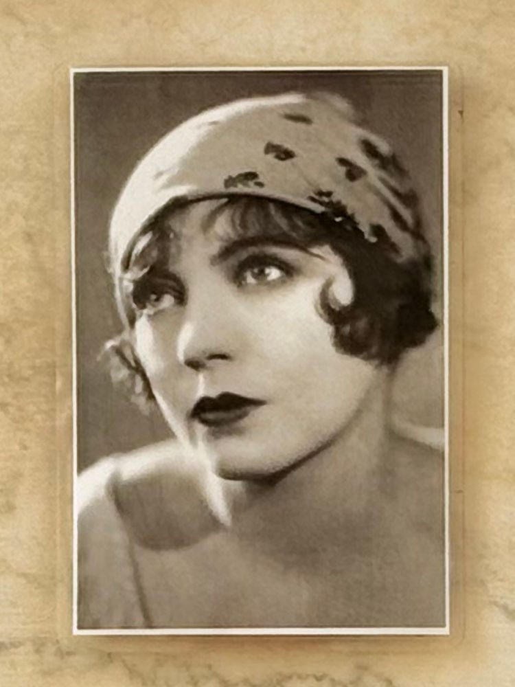 Renee Adoree Photo