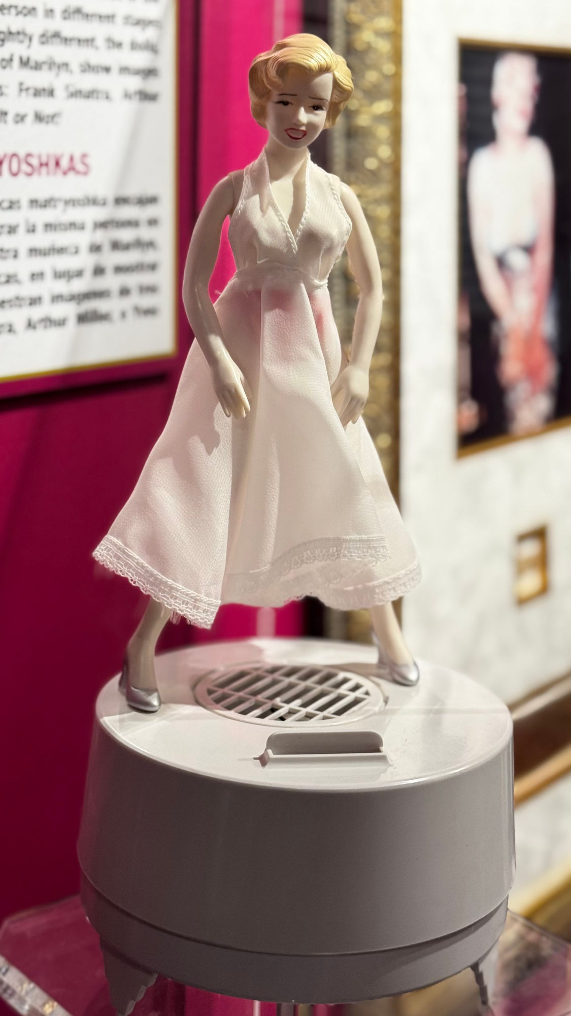 Ripley's Marilyn Monroe Novelty Table Fan