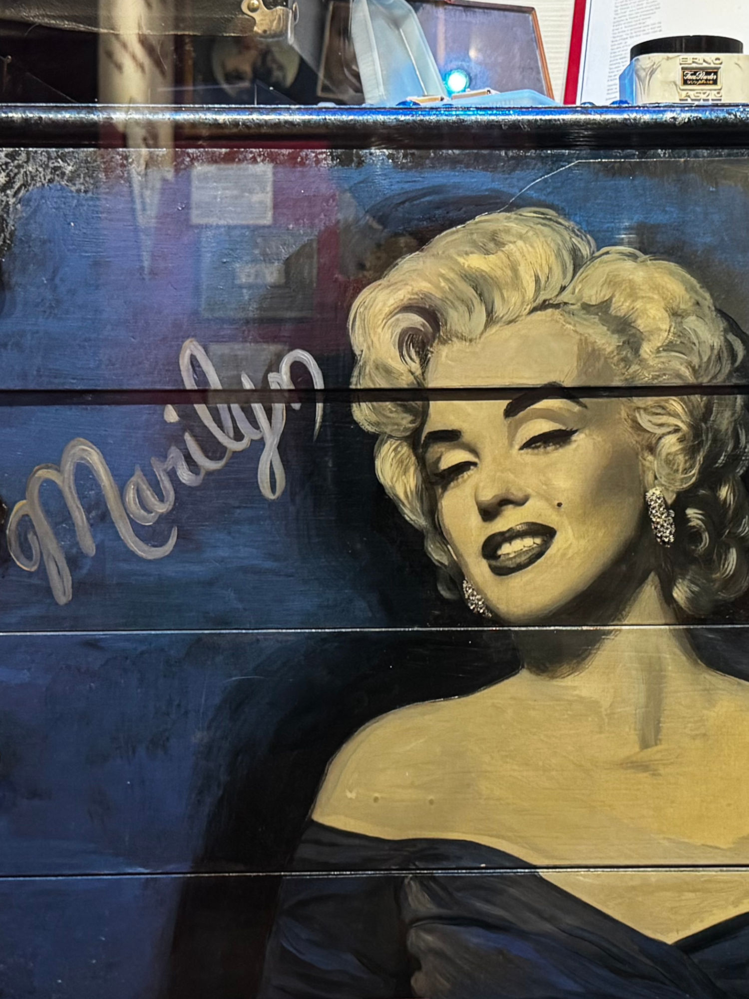 Ripley's Portrait Marilyn Monroe Dresser