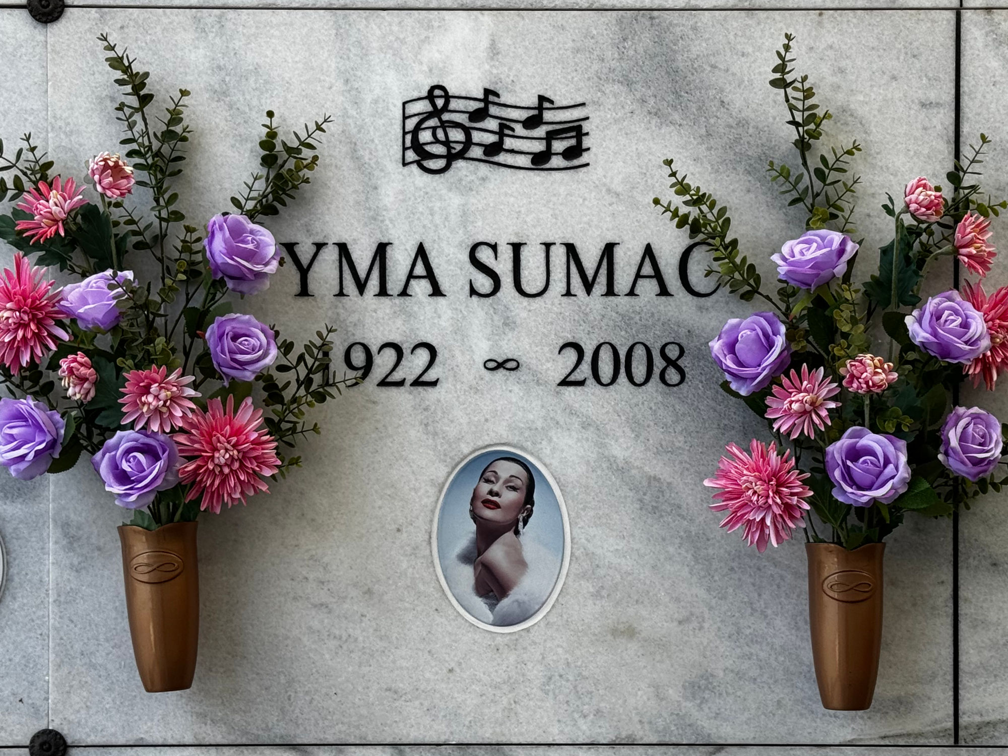 Yma Sumac Grave