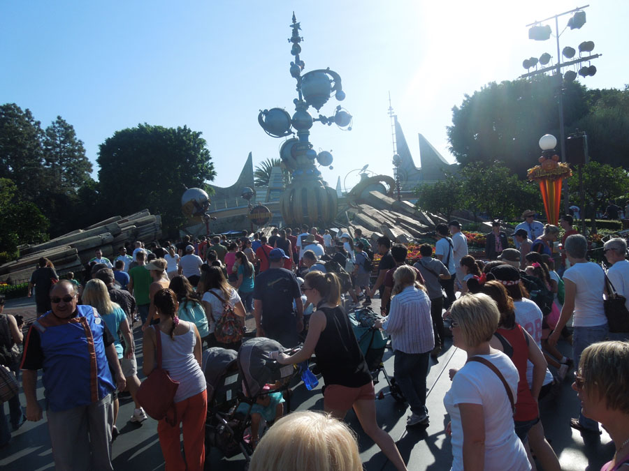 Astro Orbiter at rope drop