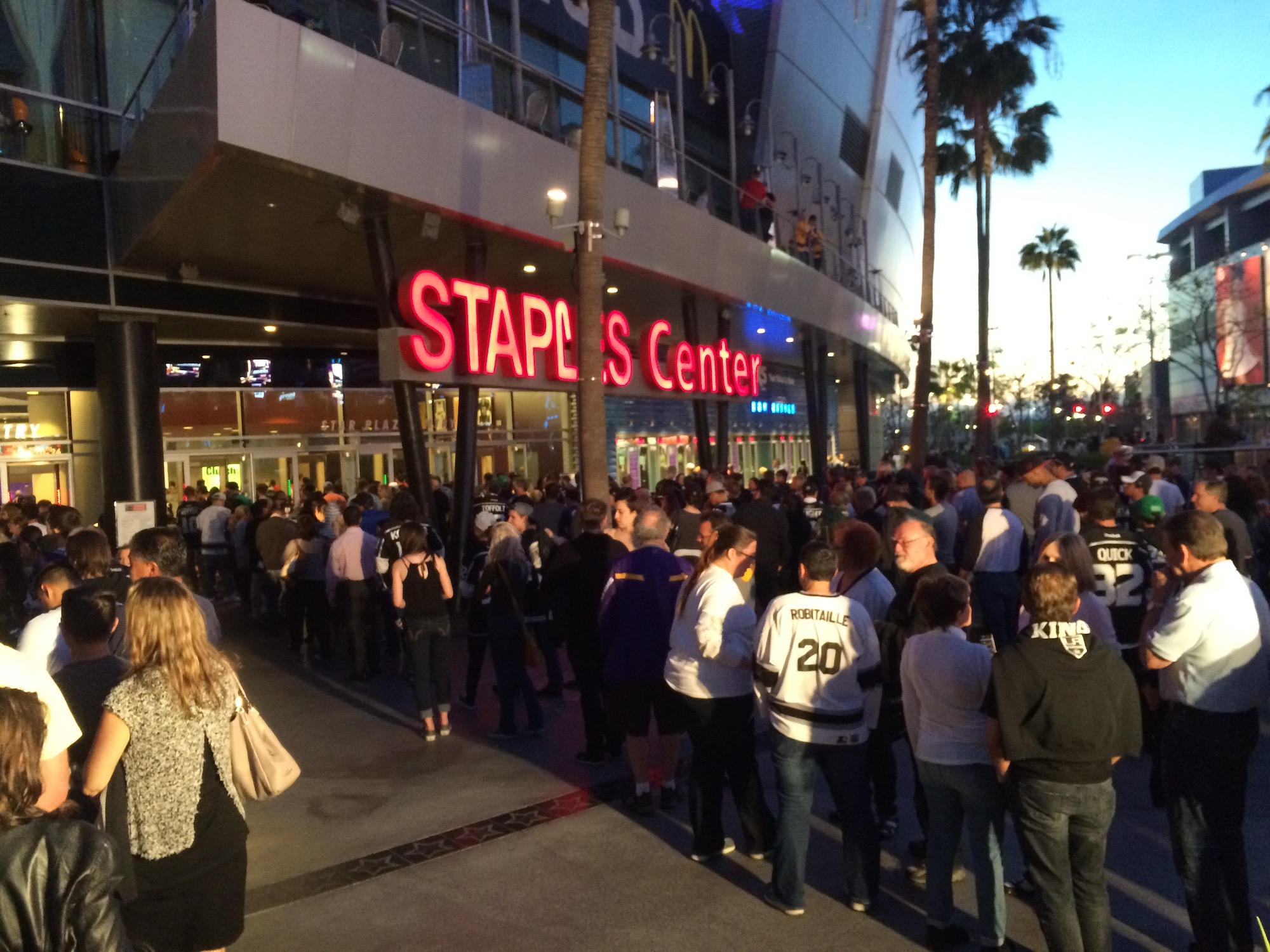 Kings Game line to get in