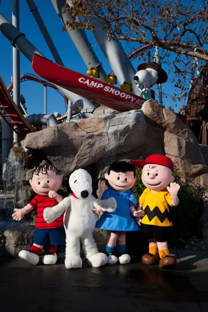 Knott's Berry Farm Peanuts Characters Knott's Berry Farm Peanuts Characters