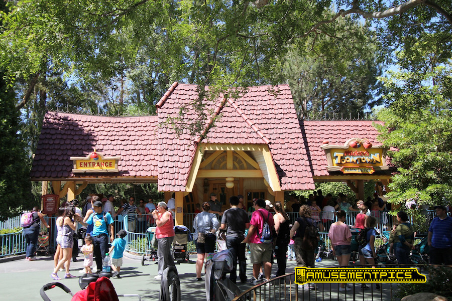 Disneyland Railroad Mickeys Toontown Station Disneyland Railroad Mickeys Toontown Station