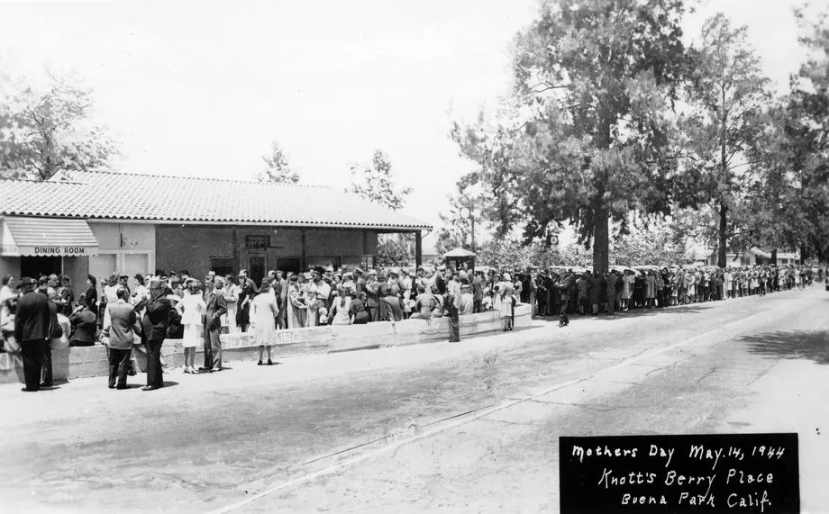 Mrs. Knotts Chicken Dinner Restaurant 1944