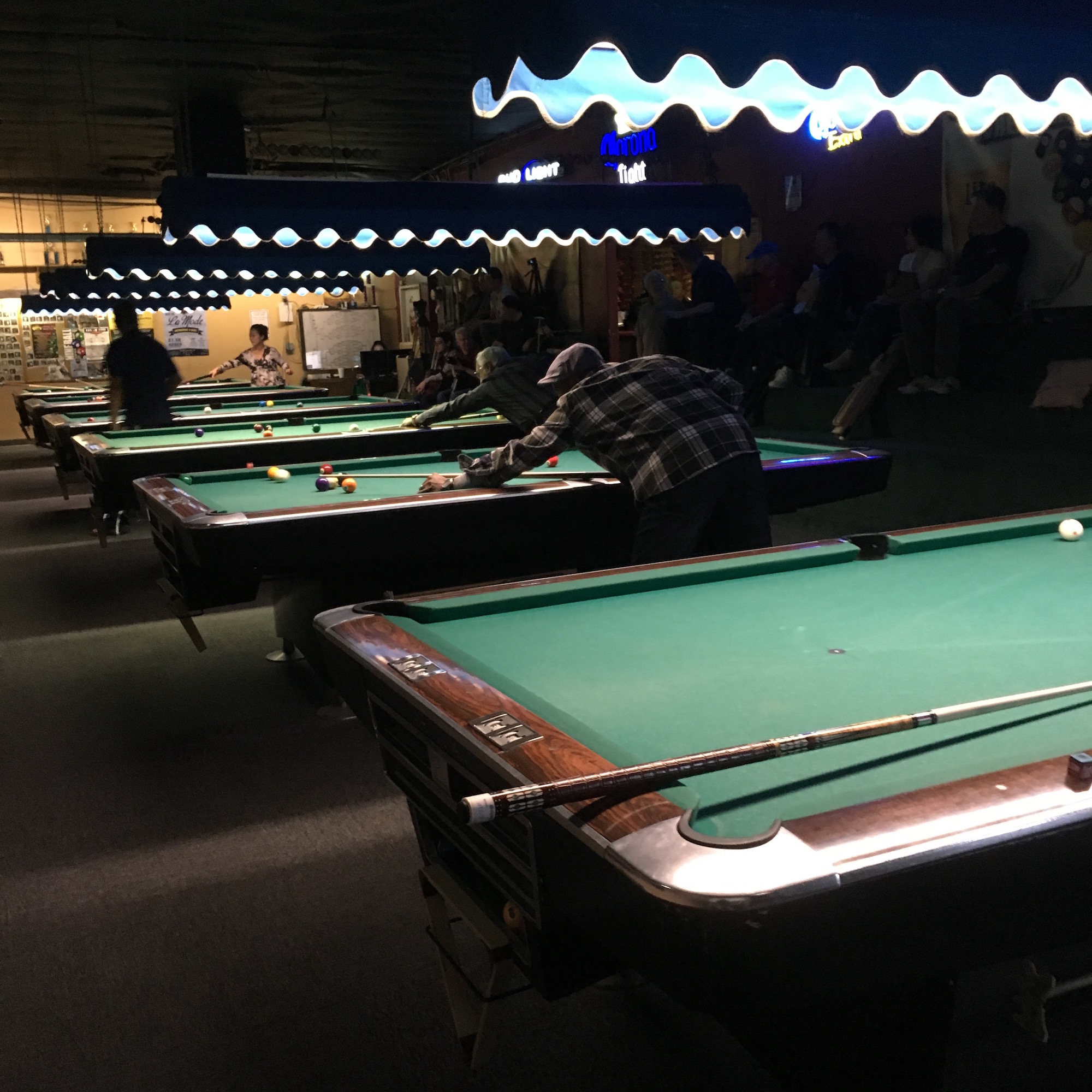 Schon Pool Cue on Table