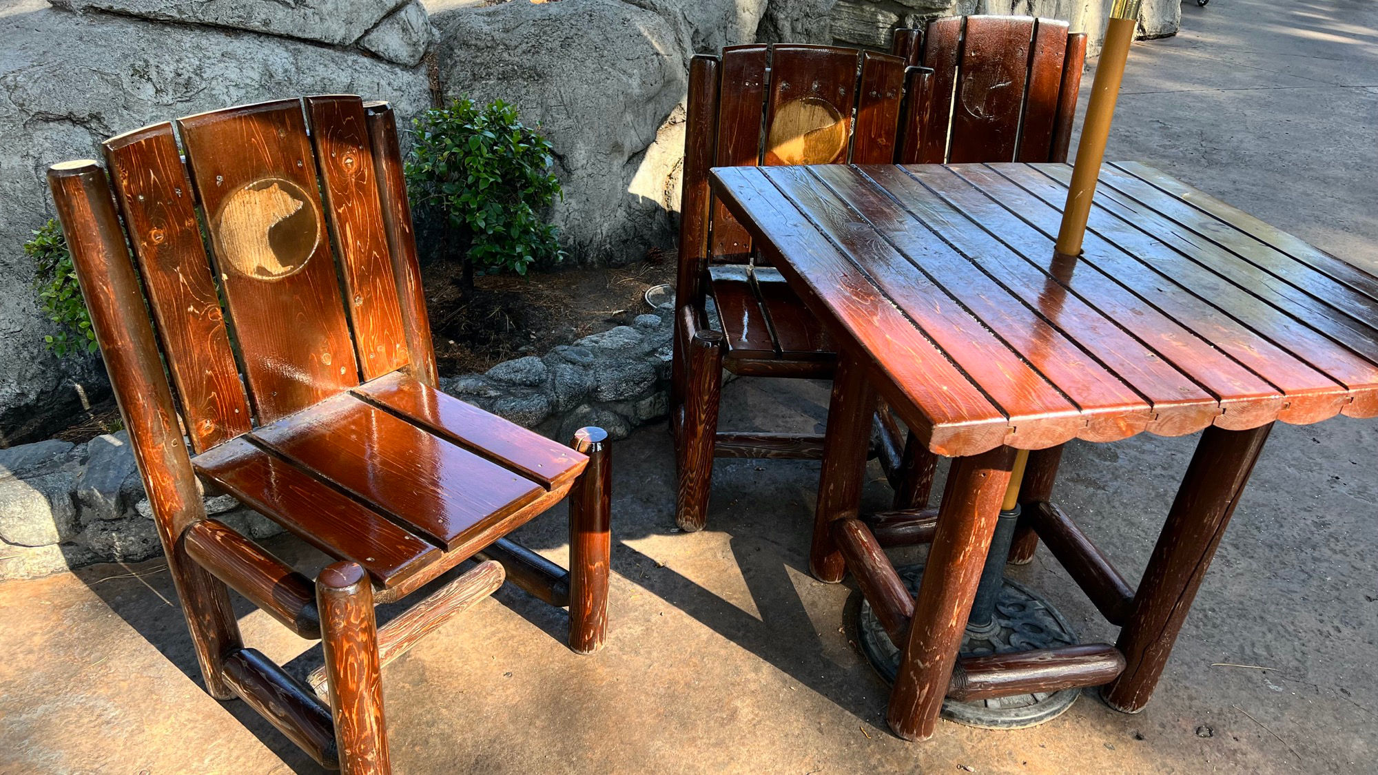 Bear Table and Chairs Knott's Berry Farm Bear Table and Chairs