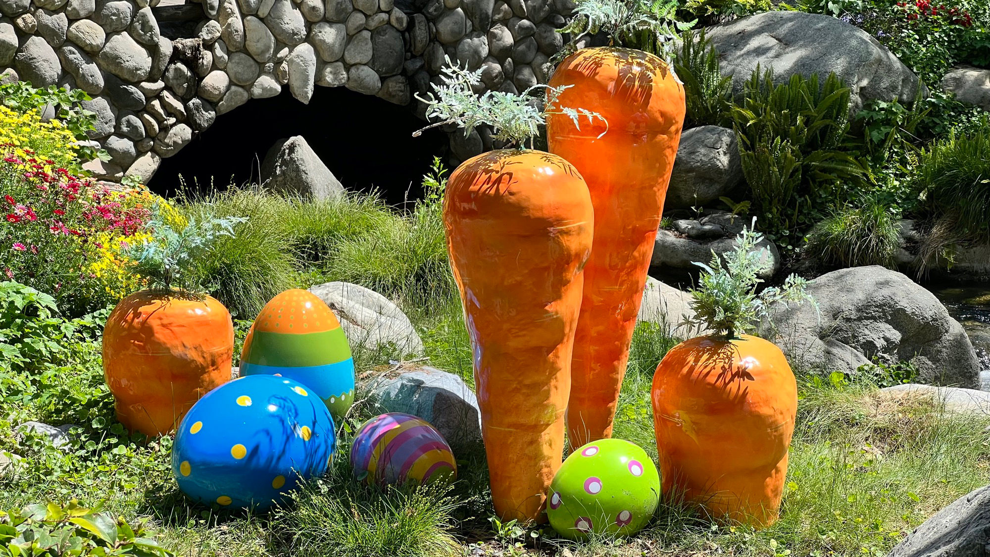 Easter Decorations Carrots and Eggs