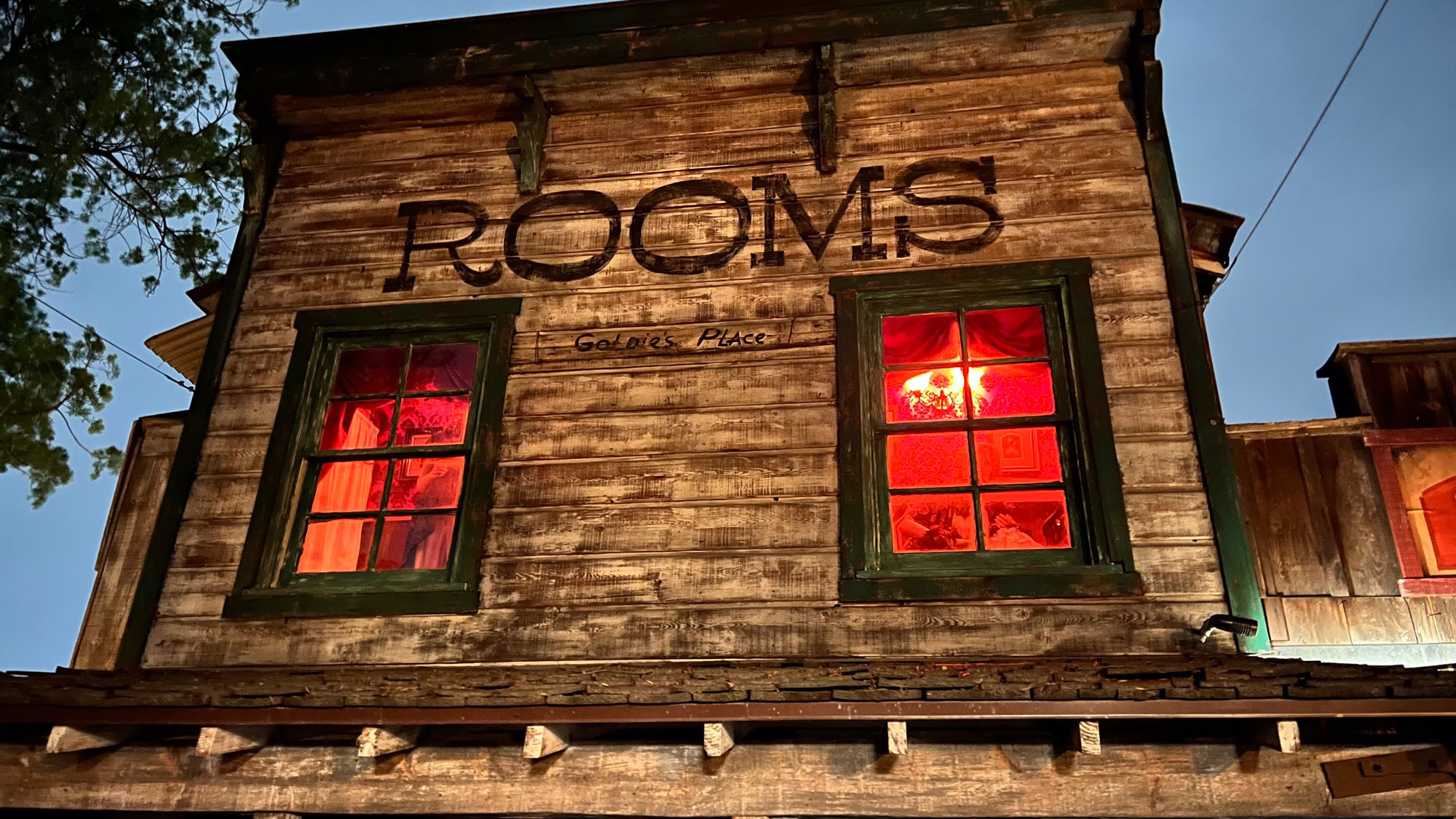 Goldie's Place Windows