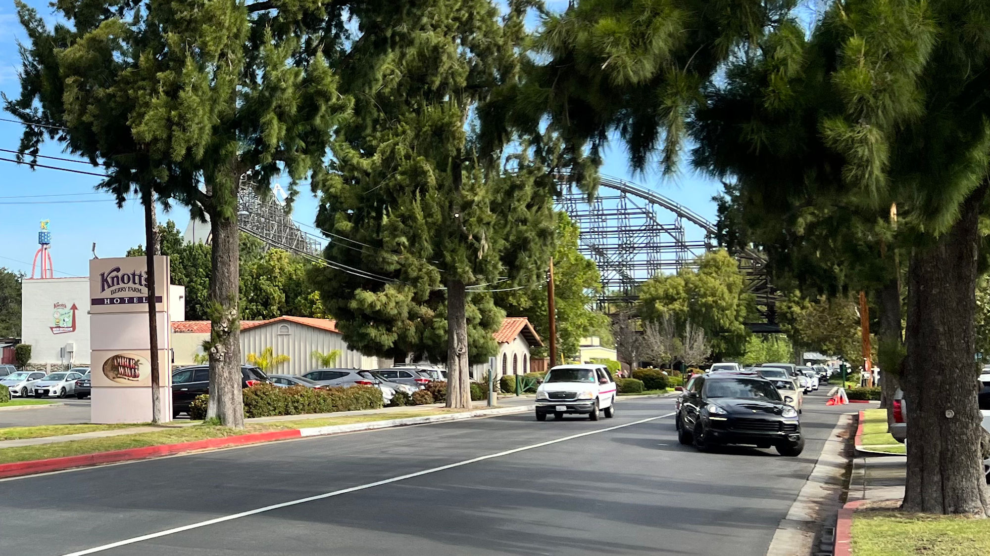 Knott's Berry Farm Grand Lot Entrance