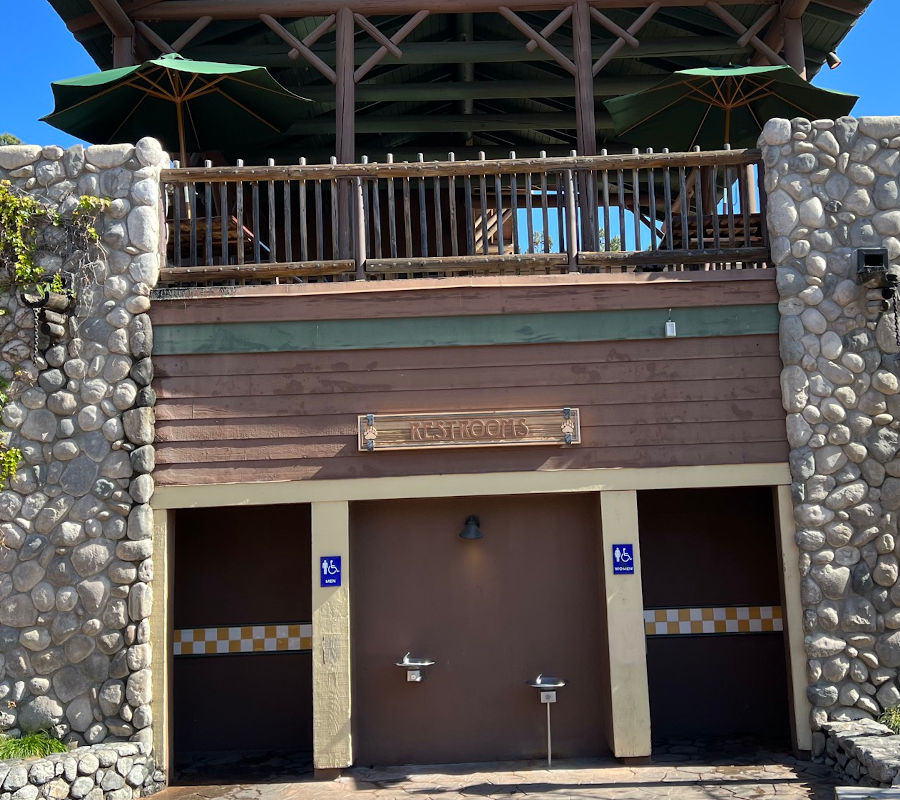 Grizzly Creek Lodge Restroom