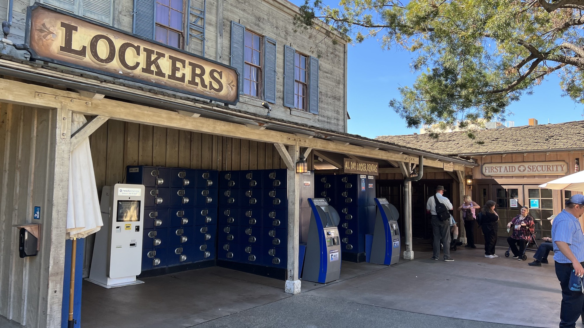 Knott's Berry Farm Lockers