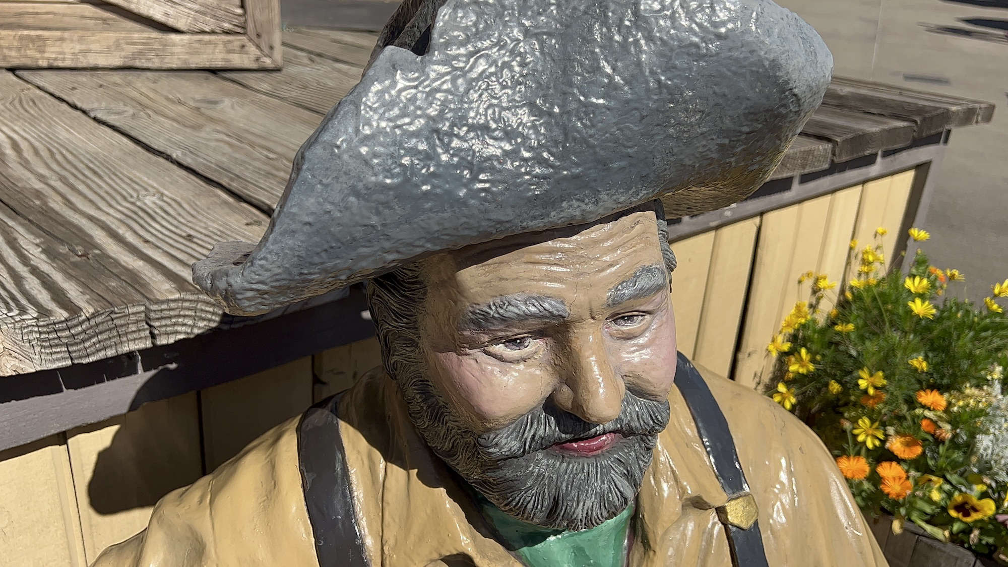 Knott's Berry Farm Bench Sculpture