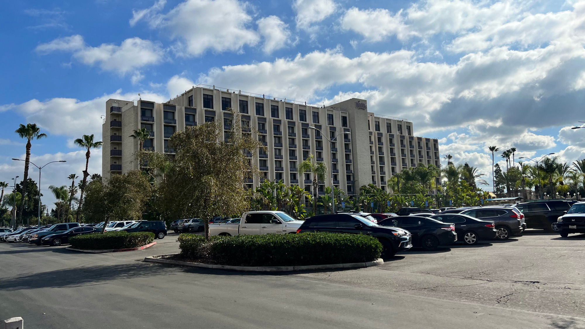 Back Knott's Berry Farm Hotel Back