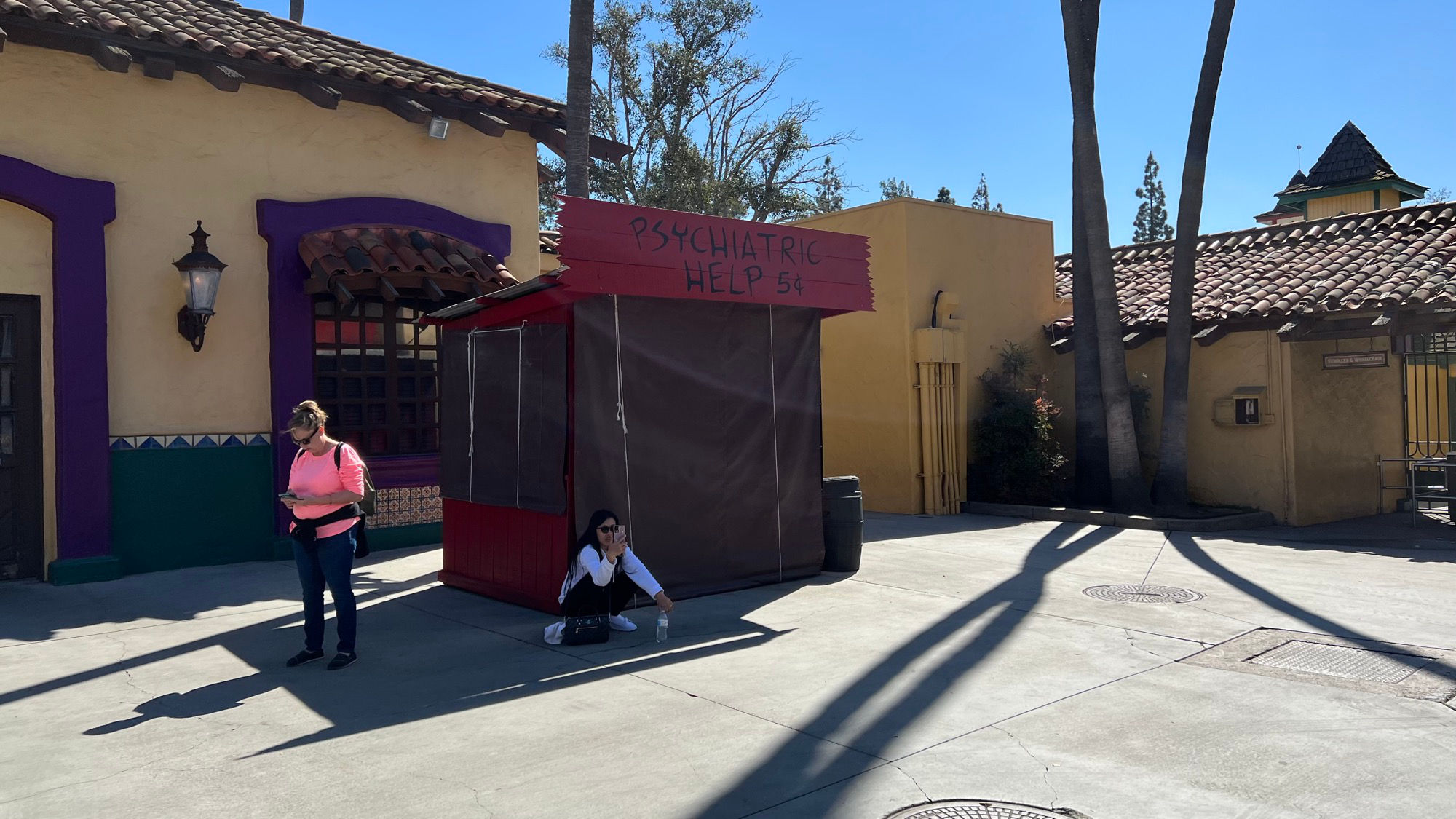 Knott's Berry Farm Psychiatric Help 5c Closed