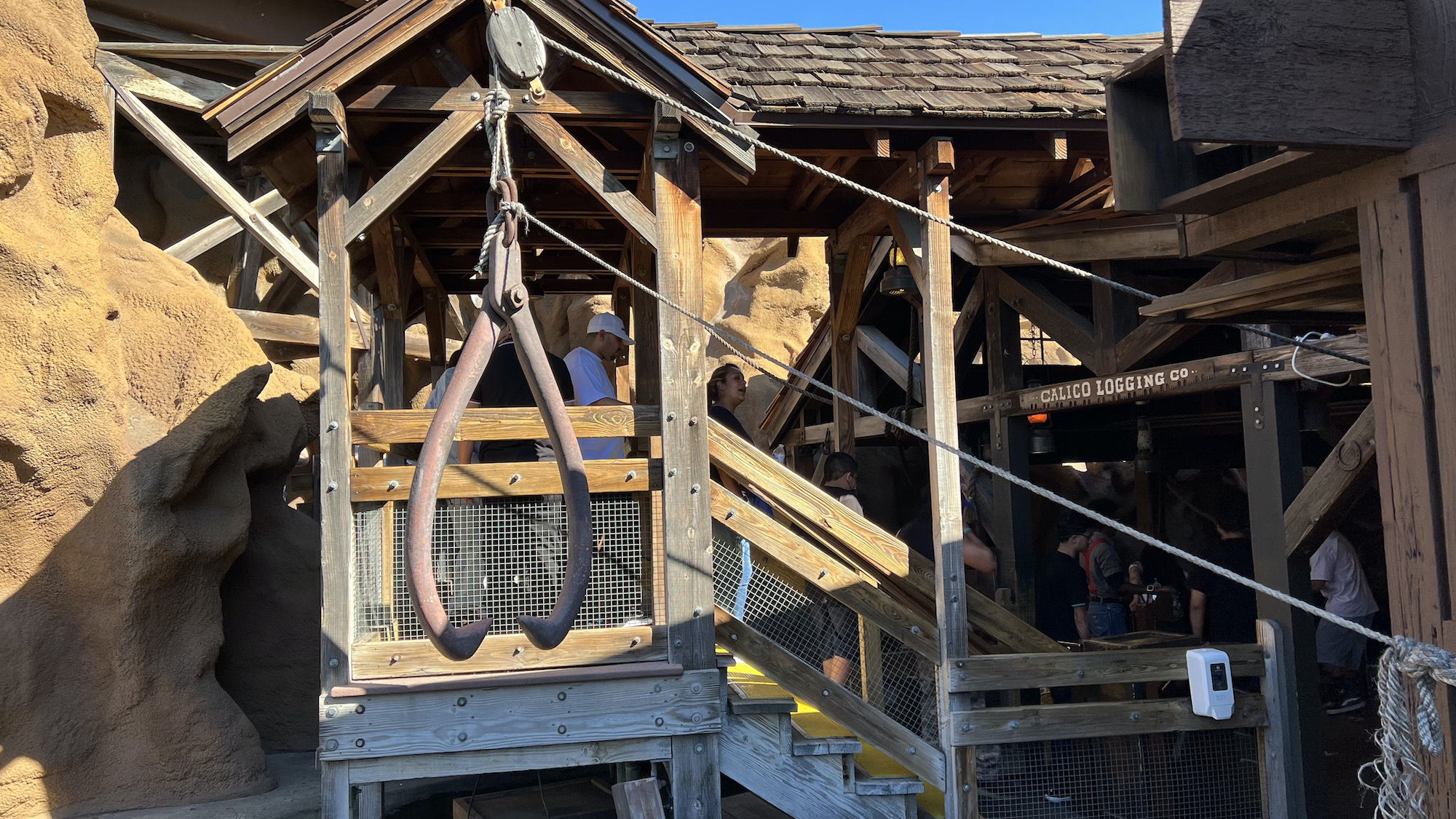 Timber Mountain Log Ride Pully
