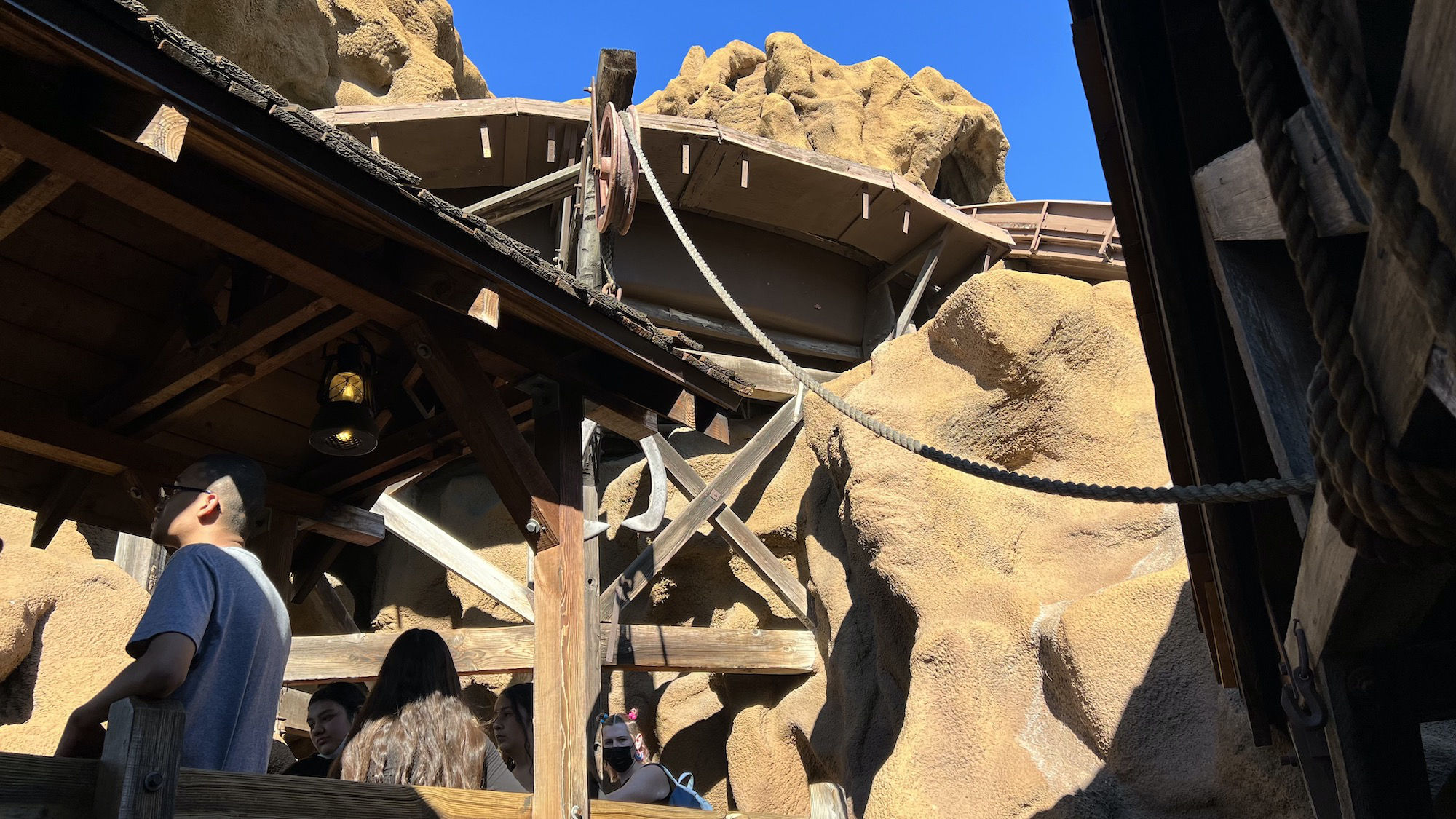 Timber Mountain Log Ride Pully