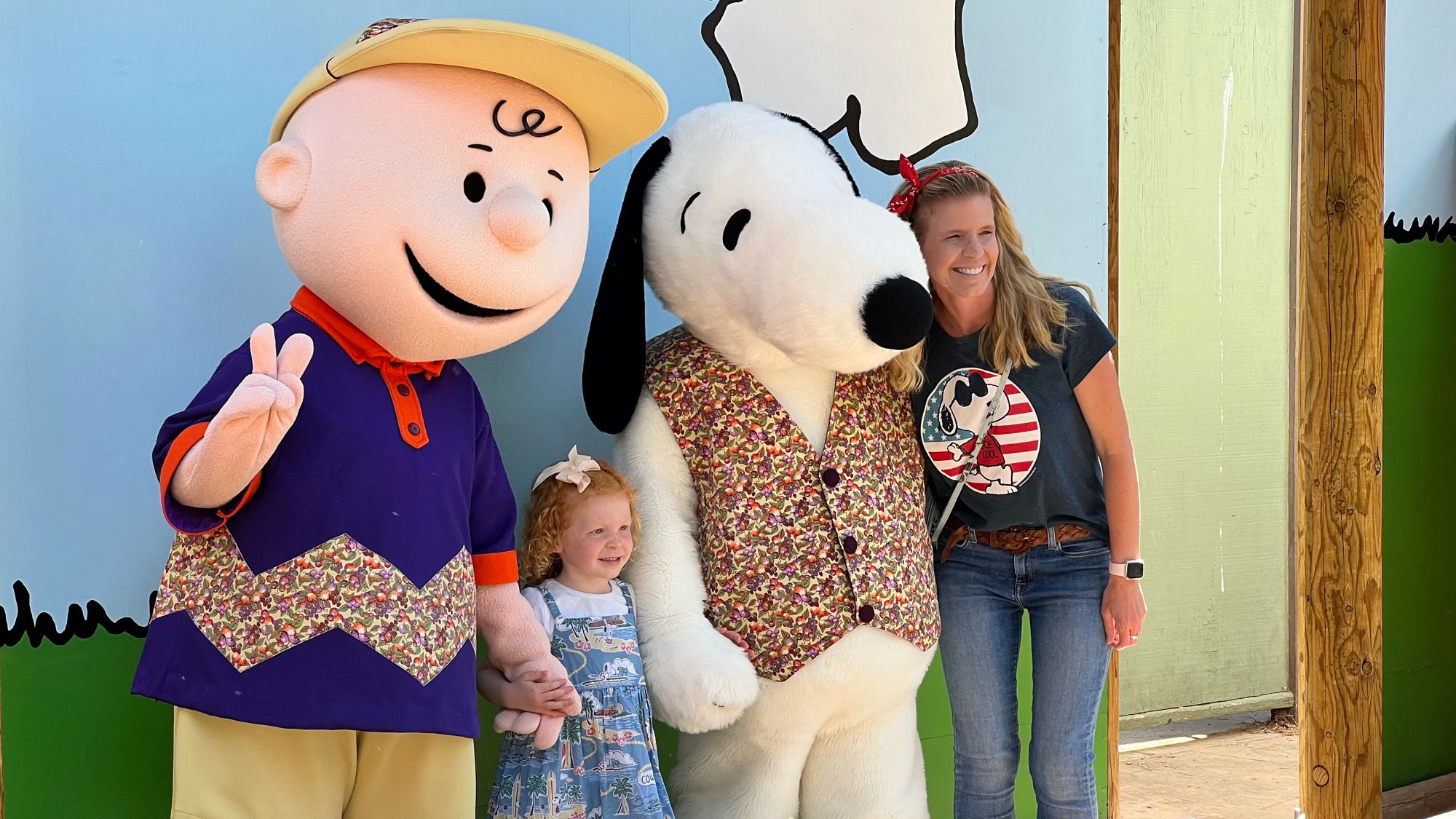 Knott's Berry Farm Charlie Brown and Snoopy!