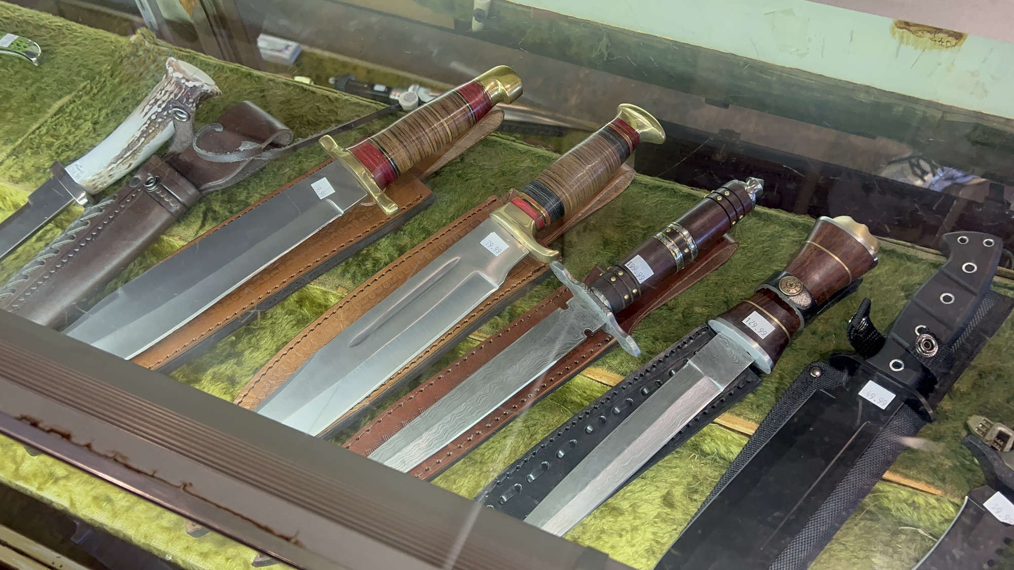 Overland Gunshop Hunting Knives