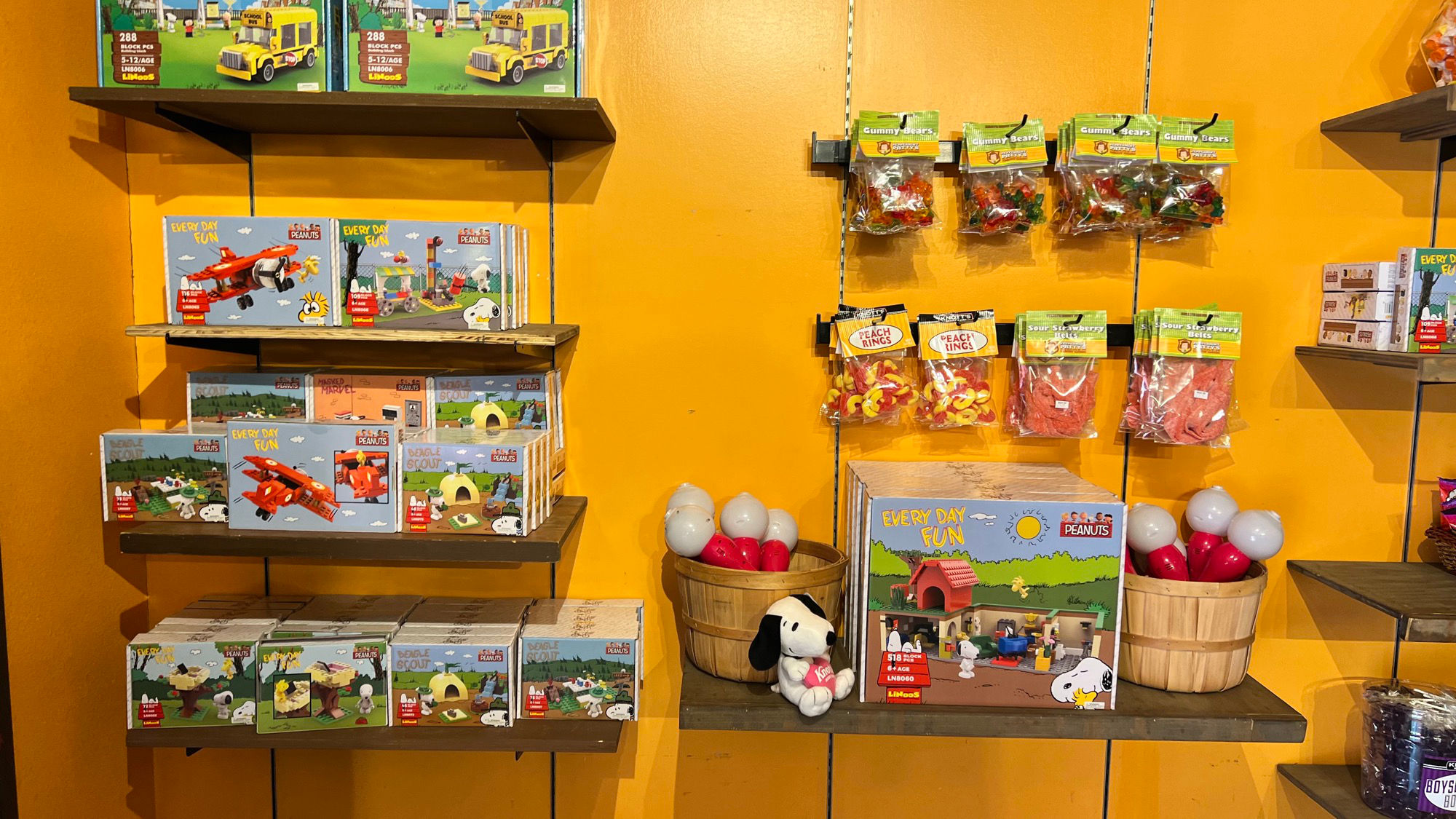 Legos Peppermint Patty's Candy Cabin Legos