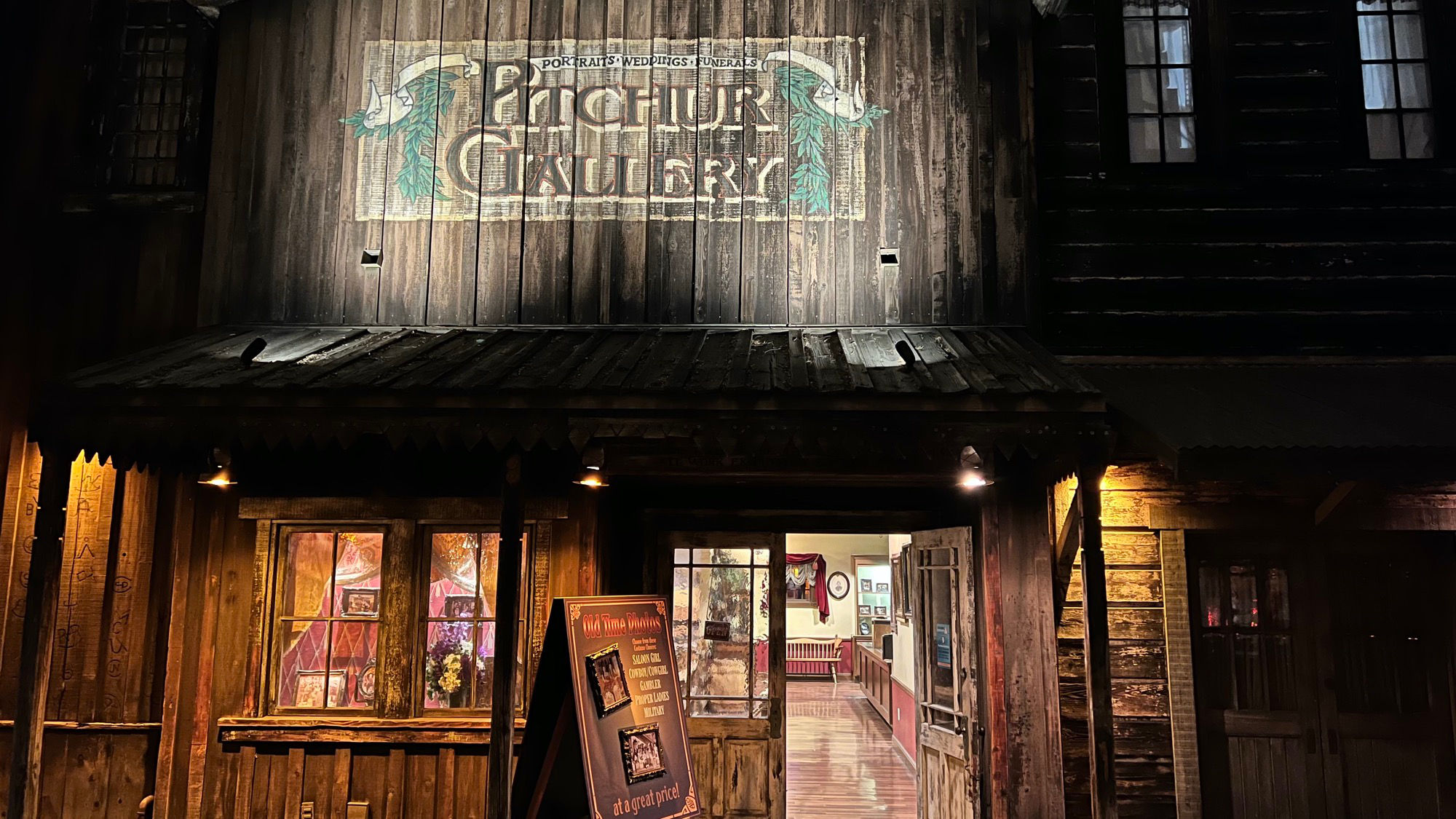 Pitchur Gallery at Night
