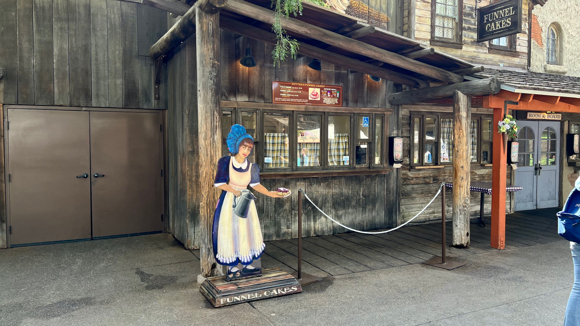 Sutter's Funnel Cakes Sign
