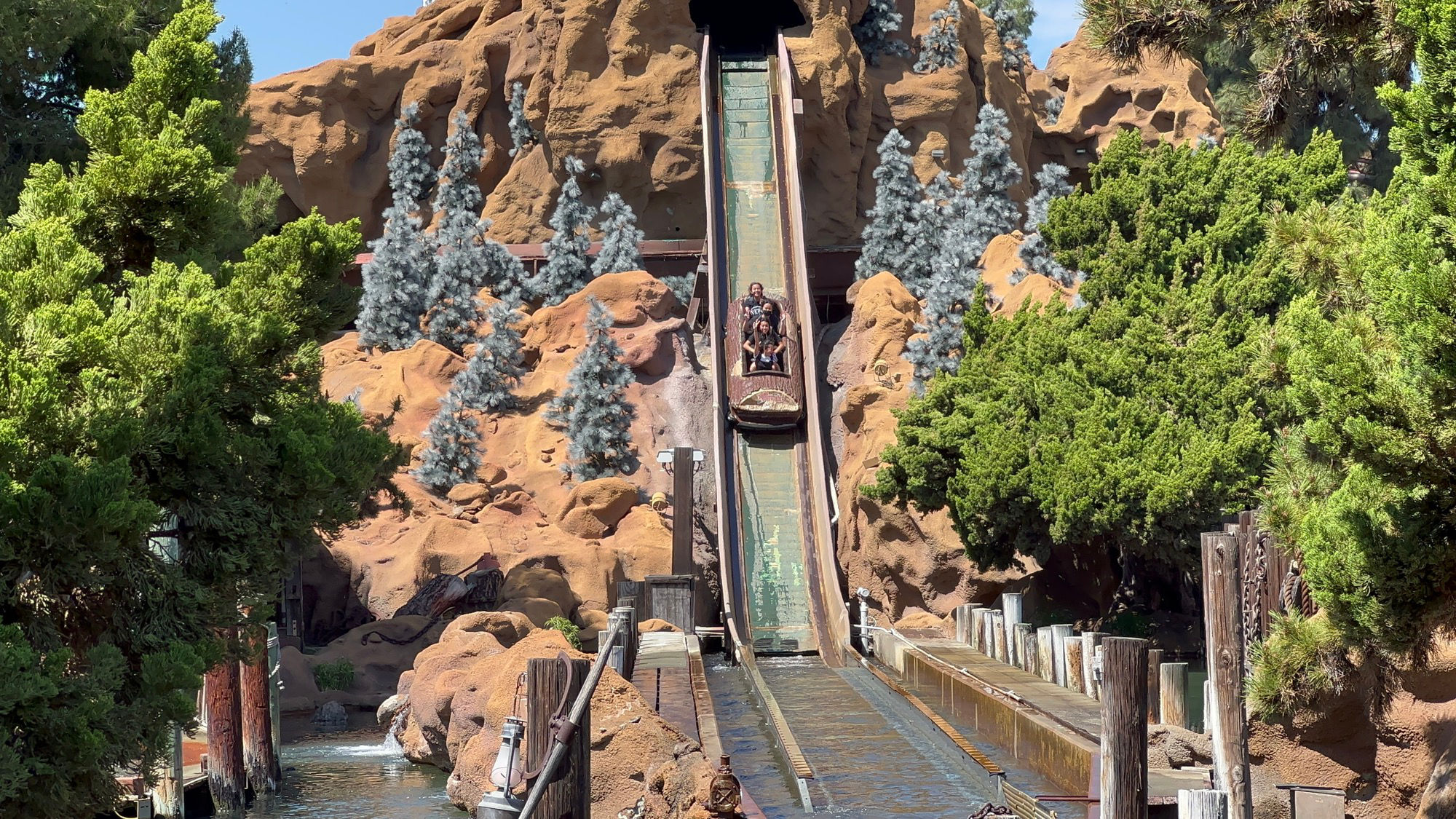 Timber Mountain Log Ride Splash