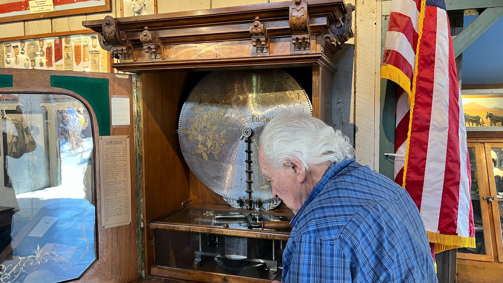 Knott's Berry Farm Polyphon Inside