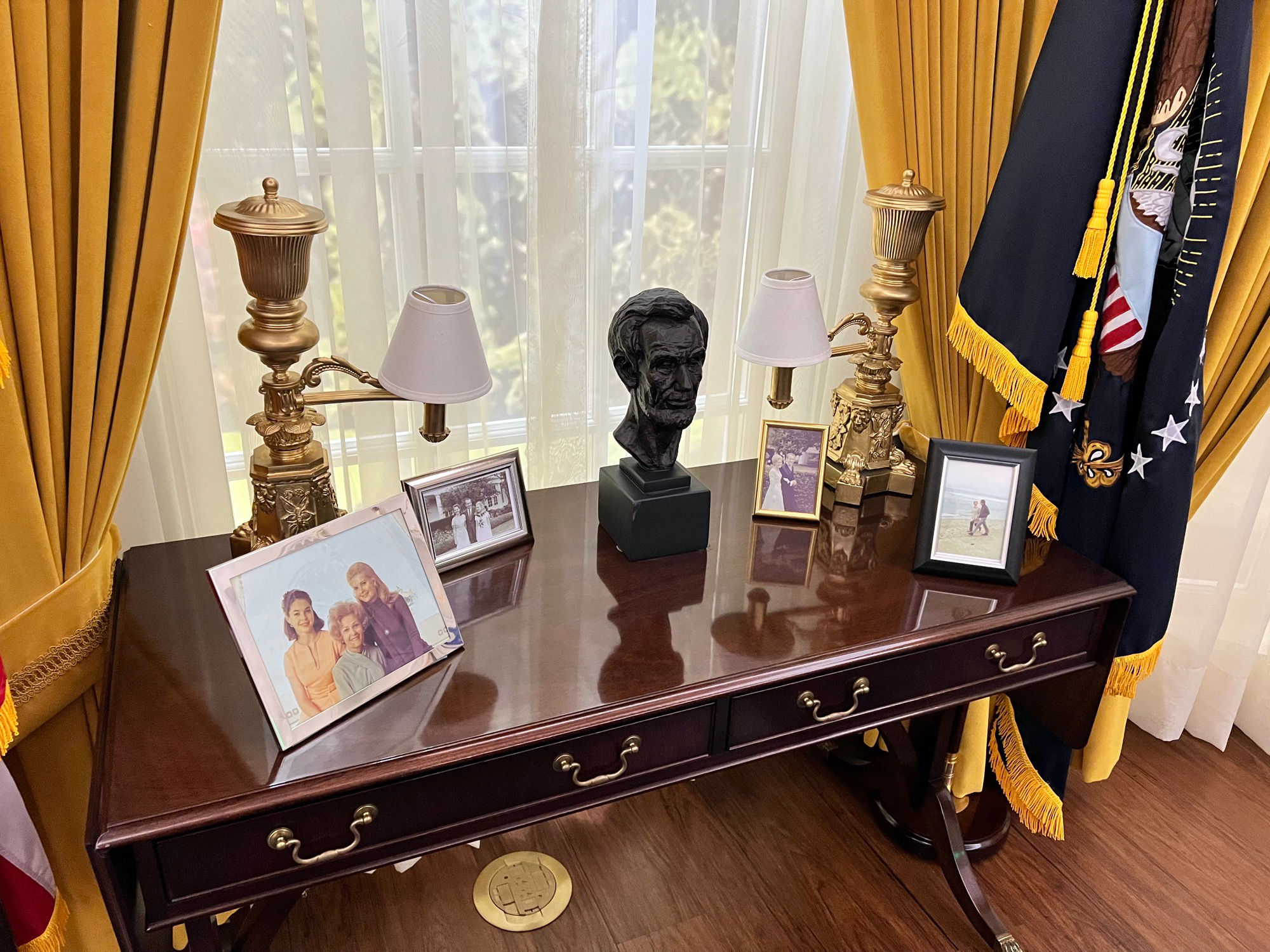 Credenza Oval Office